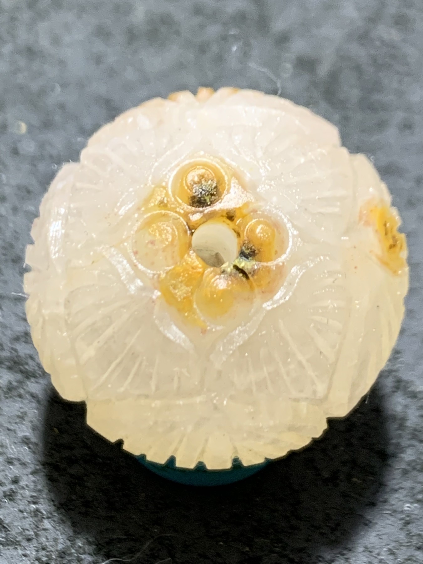 精美满冰原皮亚光战国红玛瑙手工雕刻莲花珠一个，