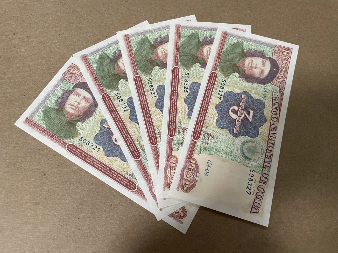 【Blue Auction】✨世界纸币精拍第344期——周日畅拍场【精】 【一组5张】古巴 1995年3比索 稀少彩色版切格瓦拉 全新UNC