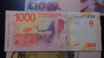 【世界钱币】精选微拍第64期暨2023年第十一期 裸钞专场（有最新展会卖剩品种） 阿根廷1000比索 全新绝品尾号758