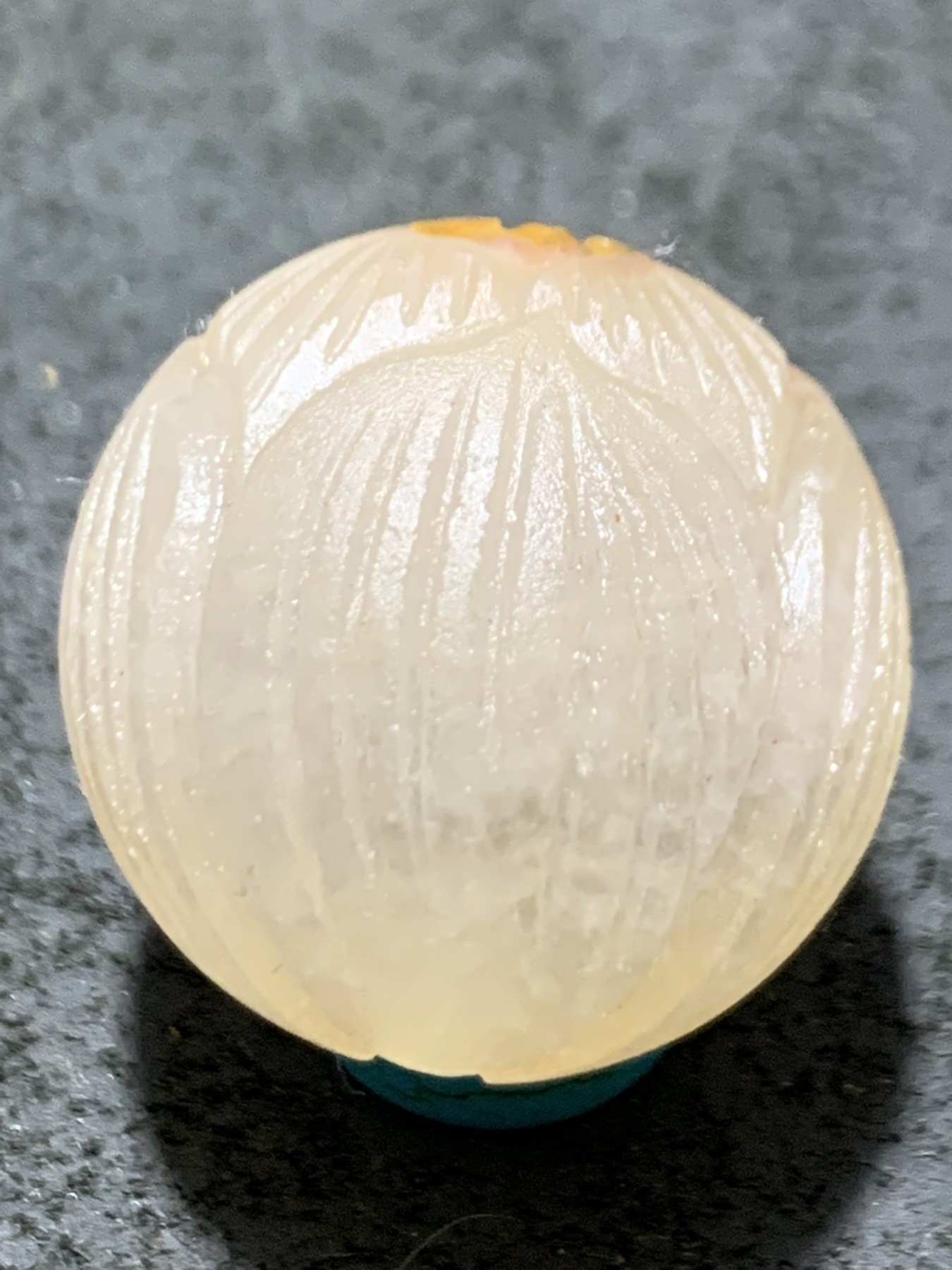 精美满冰原皮亚光战国红玛瑙手工雕刻莲花珠一个，