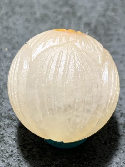 精美满冰原皮亚光战国红玛瑙手工雕刻莲花珠一个， 精美满冰原皮亚光战国红玛瑙手工雕刻莲花珠一个，