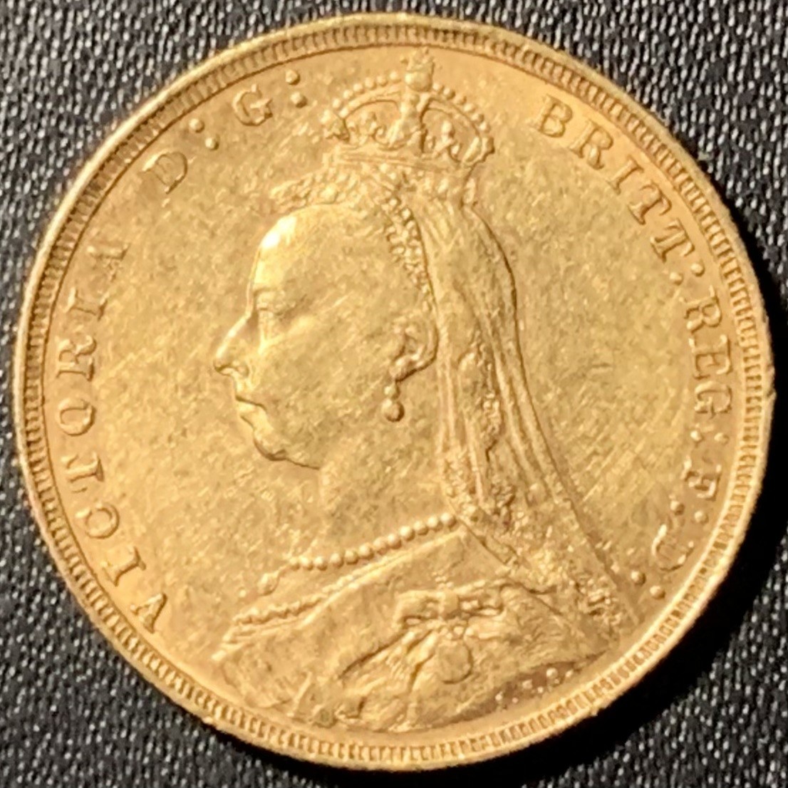 紫瑗钱币——第286期拍卖 英国 1889年 维多利亚女王 高冠披纱 马剑 1索维林(磅) 8克 0.917金 