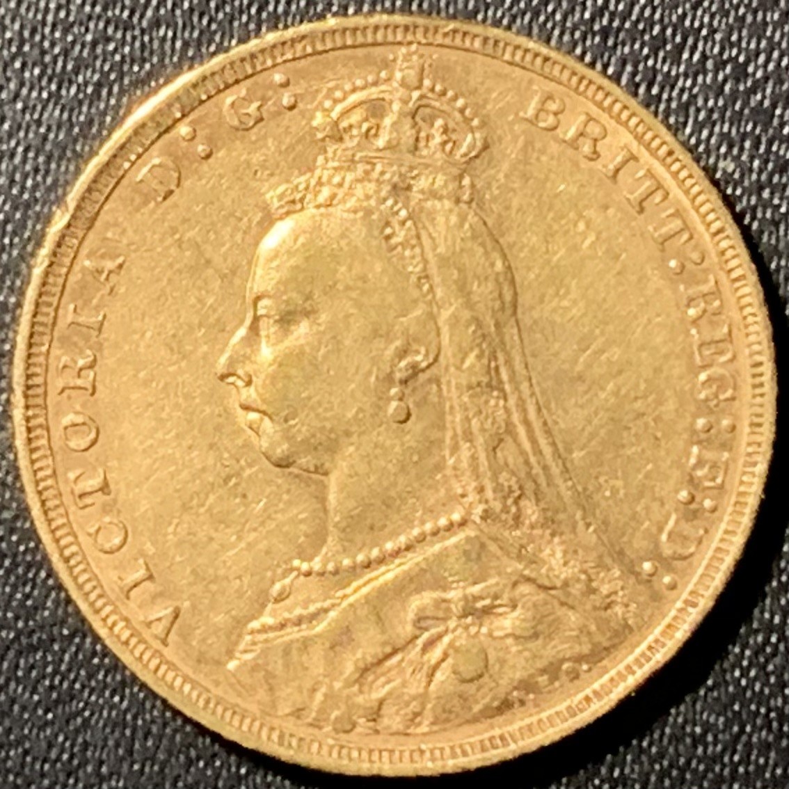 紫瑗钱币——第286期拍卖 英国 1890年 维多利亚女王 高冠披纱 马剑 1索维林(磅) 8克 0.917金 