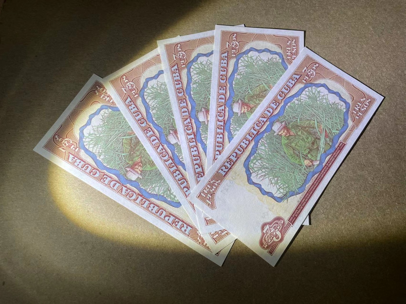 【Blue Auction】✨世界纸币精拍第344期——周日畅拍场【精】 【一组5张】古巴 1995年3比索 稀少彩色版切格瓦拉 全新UNC