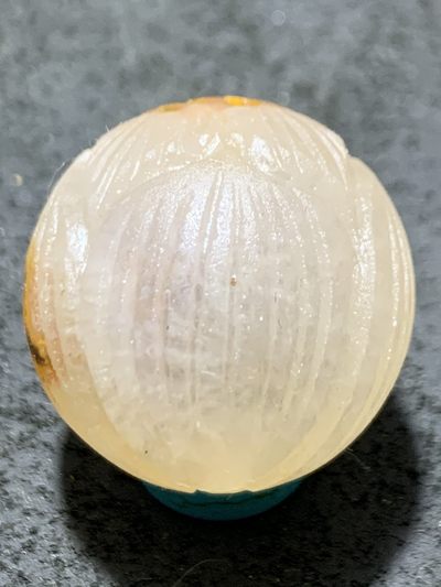 精美满冰原皮亚光战国红玛瑙手工雕刻莲花珠一个， 精美满冰原皮亚光战国红玛瑙手工雕刻莲花珠一个，