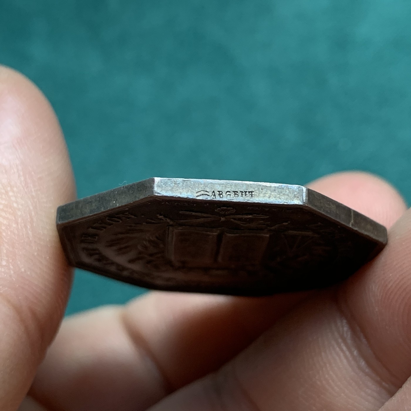 《竞宝斋》八角代币+章牌专场！第182场-周日，周一，周二 3场 (全场包邮) 法国八角银质代币，里昂公证人，14.66g，32.5mm，手指边铭