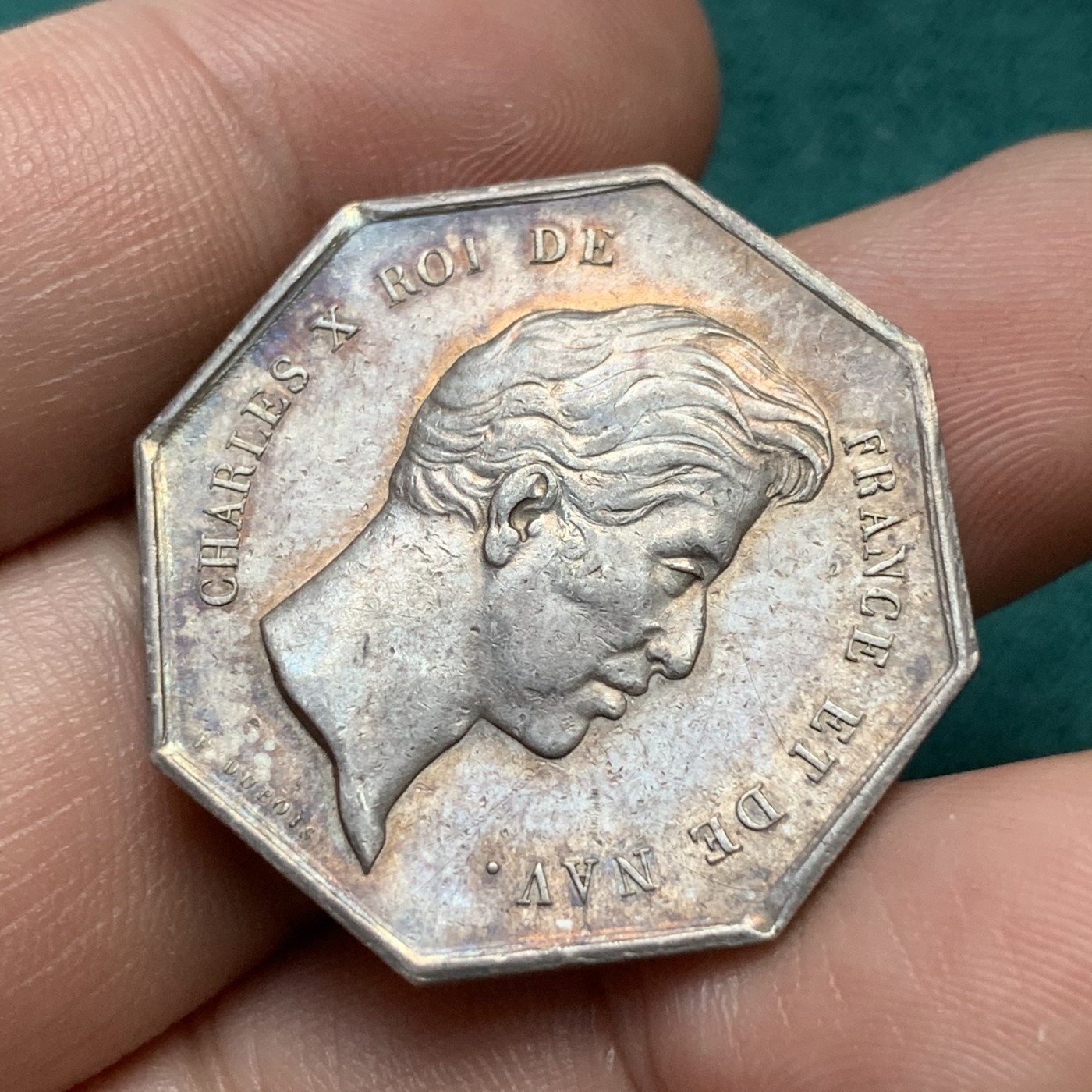 《竞宝斋》八角代币+章牌专场！第182场-周日，周一，周二 3场 (全场包邮) 少见法国早期查理十世八角银质代币，铭文“始终忠诚可信”，12.31g，30.5mm，早期无边铭，五彩包浆