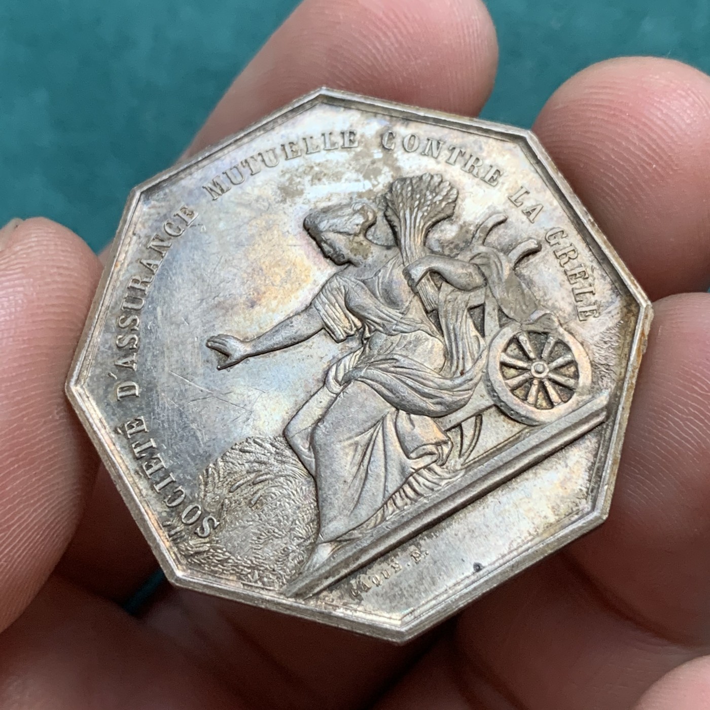 《竞宝斋》八角代币+章牌专场！第182场-周日，周一，周二 3场 (全场包邮) 法国冰雹互助保险公司八角银质代币，23.07g，36.5mm，丰饶角+1银标，金黄包浆