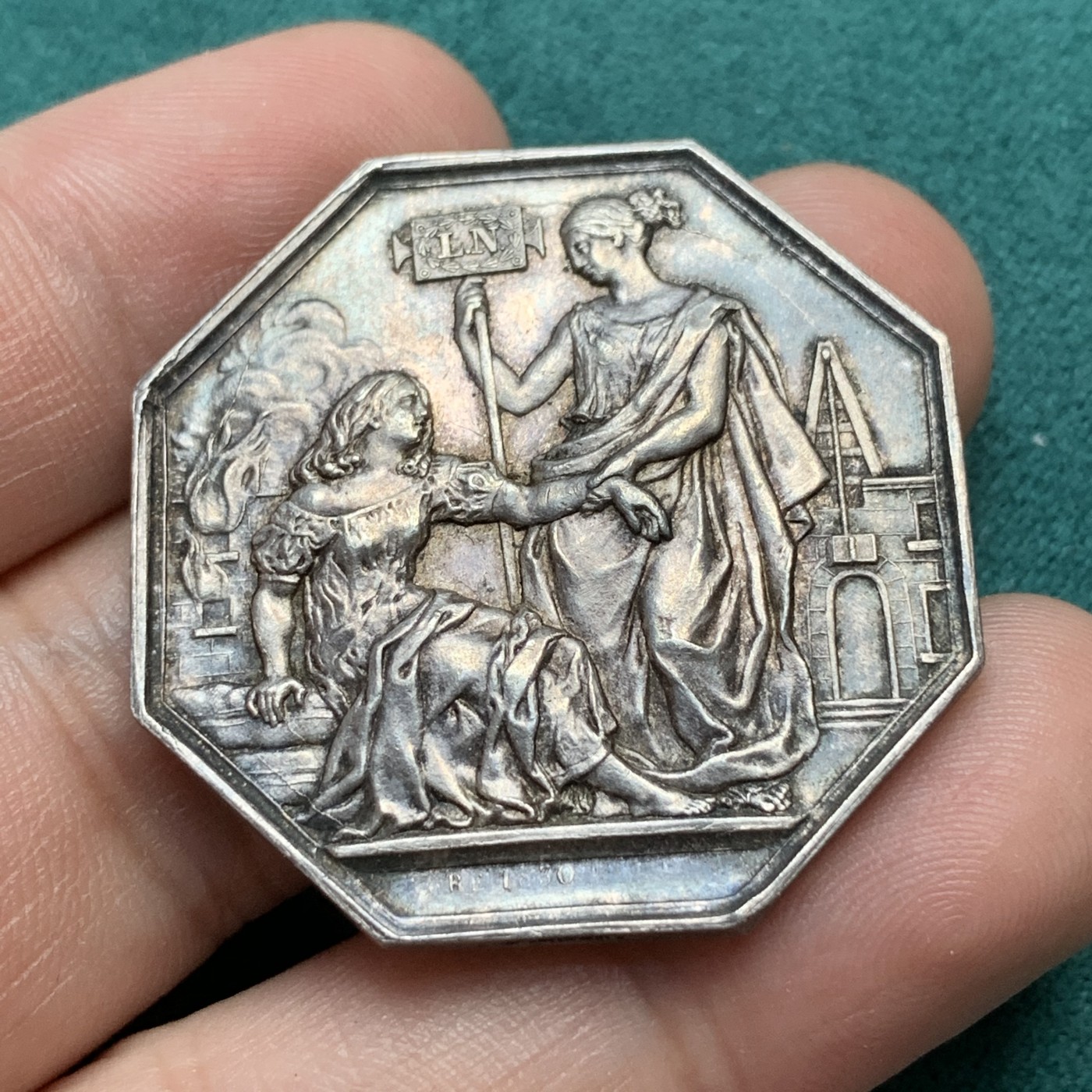 《竞宝斋》八角代币+章牌专场！第182场-周日，周一，周二 3场 (全场包邮) 法国皇家火灾保险公司八角银质代币，19.66g，36.2mm，蜜蜂边铭