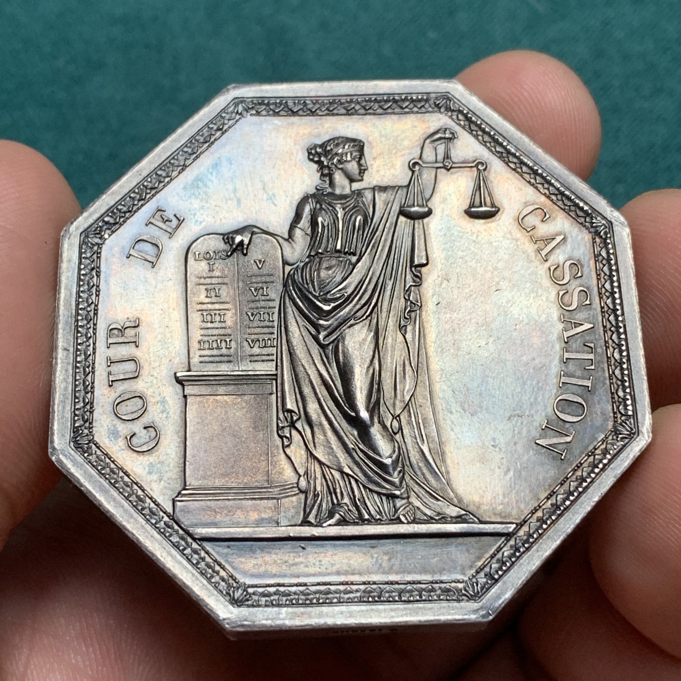 《竞宝斋》八角代币+章牌专场！第182场-周日，周一，周二 3场 (全场包邮) 法国最高法院巨型八角银质代币jeton，手持天平的忒弥斯，64.5g，47.3mm，蜜蜂边铭（1860-1879），非后期丰饶角，油性老包浆