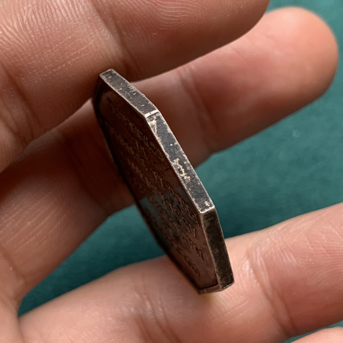 《竞宝斋》八角代币+章牌专场！第182场-周日，周一，周二 3场 (全场包邮) 法国勒阿弗尔工会八角银质jeton，14.94g，32.9mm，无边铭，带有典型勒阿弗尔地区太阳脸和火龙纹章标志