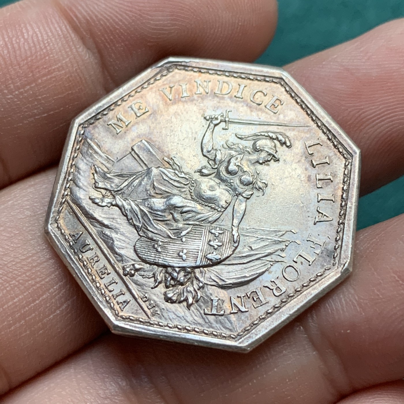 《竞宝斋》八角代币+章牌专场！第182场-周日，周一，周二 3场 (全场包邮) 法国八角银质代币，1786年奥尔良市政厅，市长弗朗索瓦·安塞尔姆·克里尼翁·德邦瓦莱的家族纹章和背面的戎装圣女贞德，14.21g，32.6mm，早期无边铭