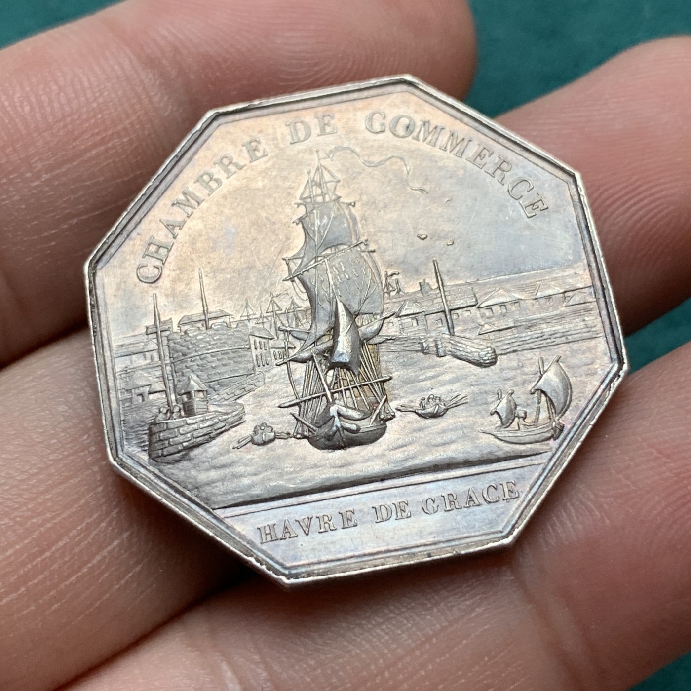 《竞宝斋》八角代币+章牌专场！第182场-周日，周一，周二 3场 (全场包邮) 法国勒阿弗尔商会八角银质jeton，14.55g，31.8mm，早期无边铭