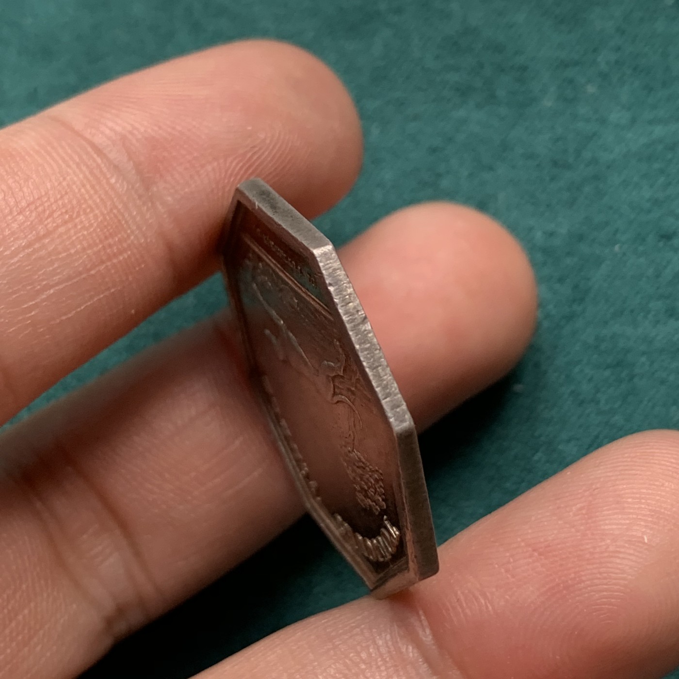 《竞宝斋》八角代币+章牌专场！第182场-周日，周一，周二 3场 (全场包邮) 少见法国早期查理十世八角银质代币，铭文“始终忠诚可信”，12.31g，30.5mm，早期无边铭，五彩包浆