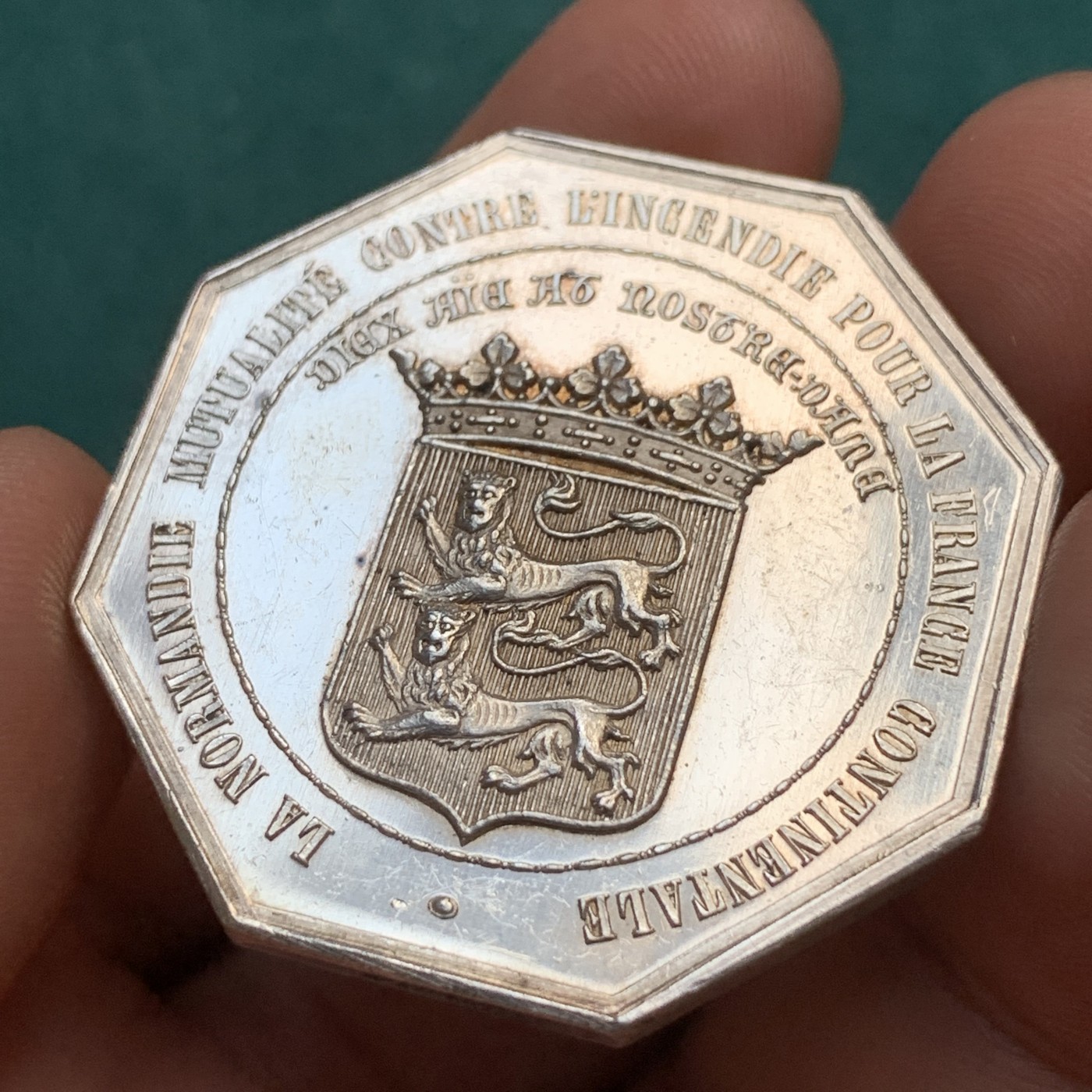 《竞宝斋》八角代币+章牌专场！第182场-周日，周一，周二 3场 (全场包邮) 法国八角银质代币，诺曼底保险，25g，38.3mm，手指边铭