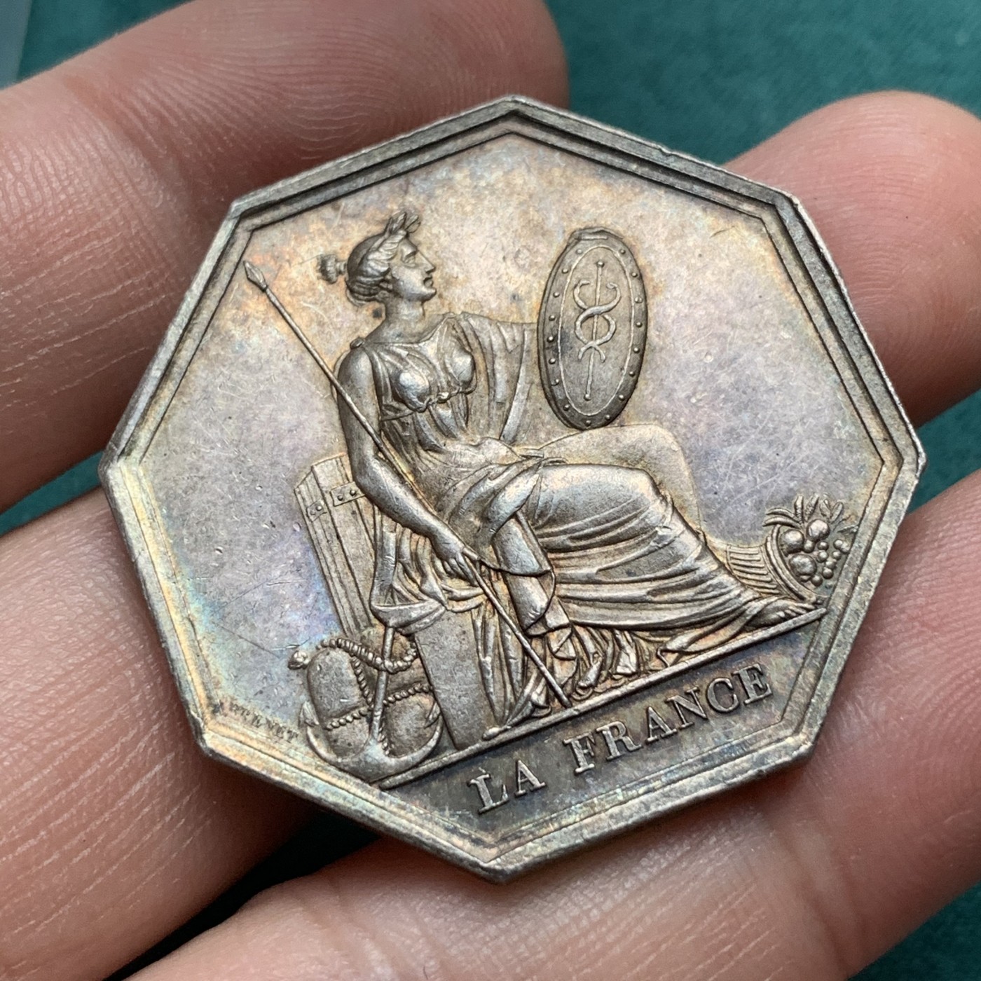 《竞宝斋》八角代币+章牌专场！第182场-周日，周一，周二 3场 (全场包邮) 法国巴黎人火灾保险公司八角银质jeton，20.20g，36.3mm，手指边铭