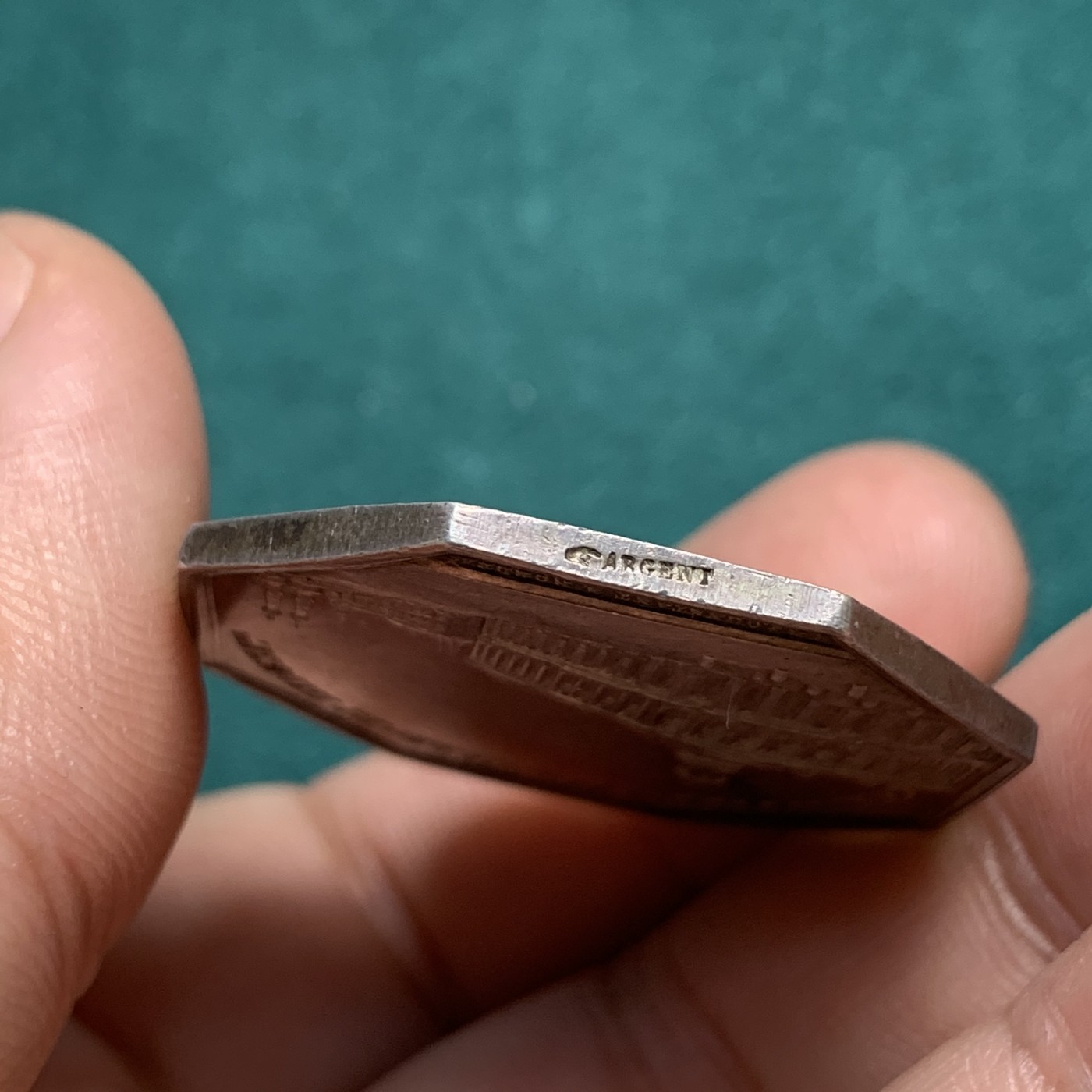 《竞宝斋》八角代币+章牌专场！第182场-周日，周一，周二 3场 (全场包邮) 法国八角银章，波尔多股票经纪人，18.63g，34.8mm，手指边铭，金黄包浆，高点俱在