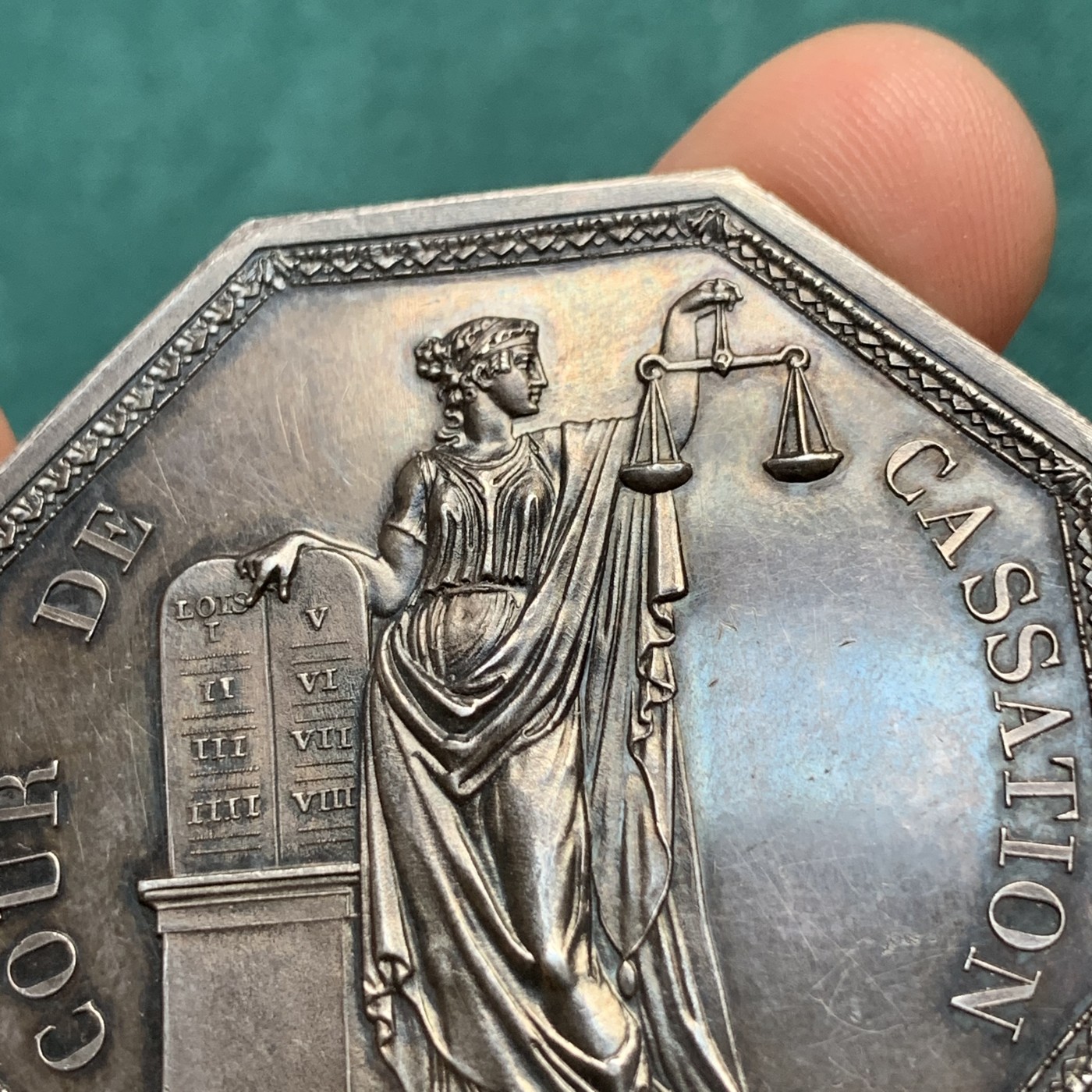 《竞宝斋》八角代币+章牌专场！第182场-周日，周一，周二 3场 (全场包邮) 法国最高法院巨型八角银质代币jeton，手持天平的忒弥斯，64.5g，47.3mm，蜜蜂边铭（1860-1879），非后期丰饶角，油性老包浆