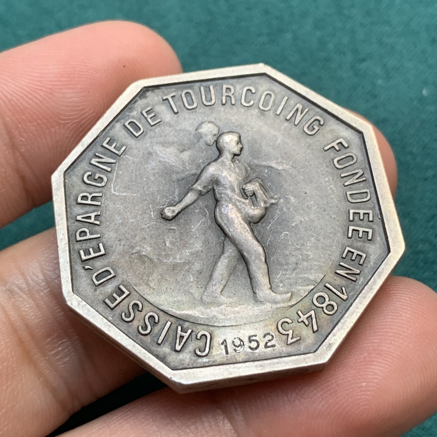 《竞宝斋》八角代币+章牌专场！第182场-周日，周一，周二 3场 (全场包邮) 法国图尔昆储蓄银行八角银章，31.5g，36mm，菱形银标，1952年为后刻，少见厚重