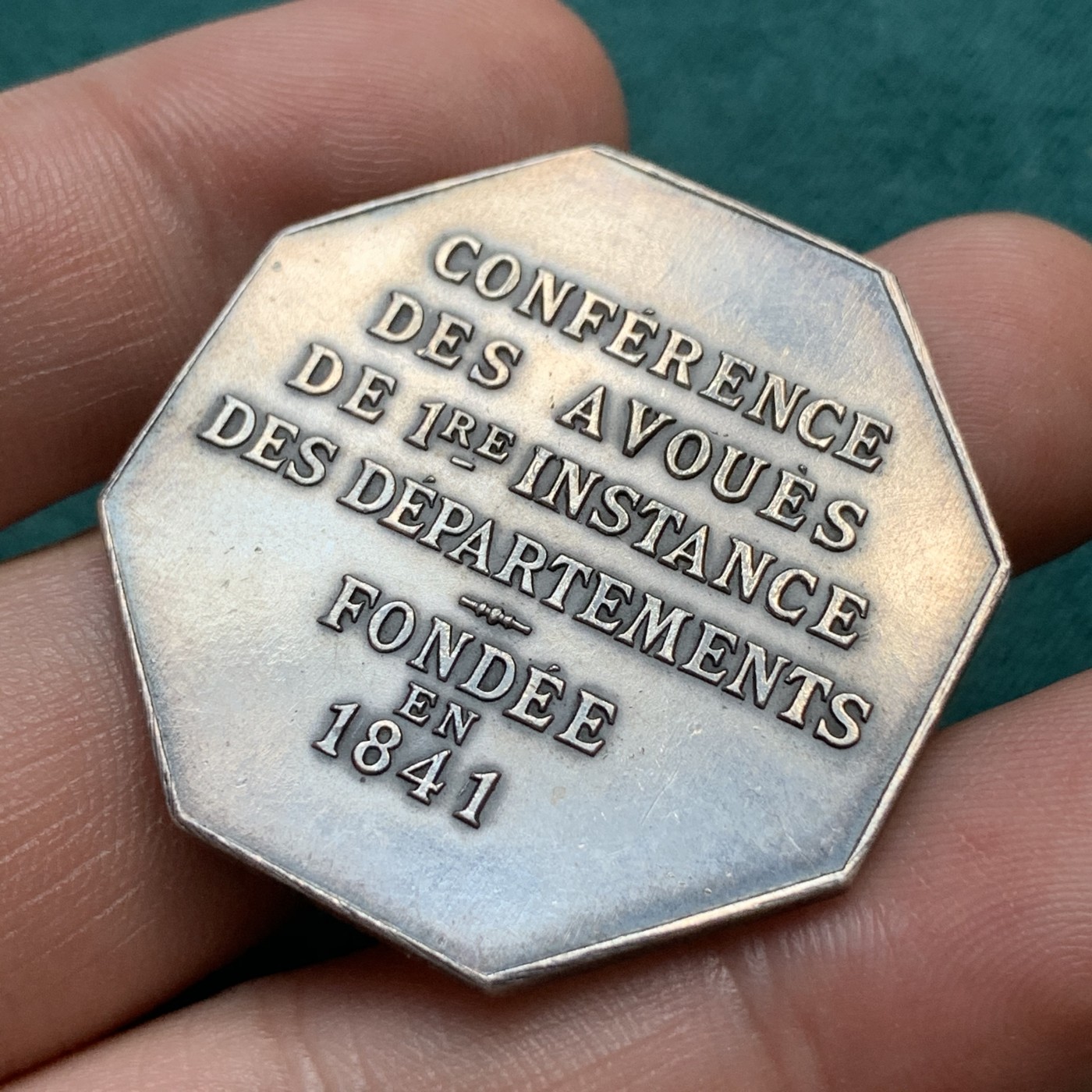 《竞宝斋》八角代币+章牌专场！第182场-周日，周一，周二 3场 (全场包邮) 法国一审代理人会议八角银质jeton，19.85g，36.7mm，丰饶角边铭，经典的天马行空设计