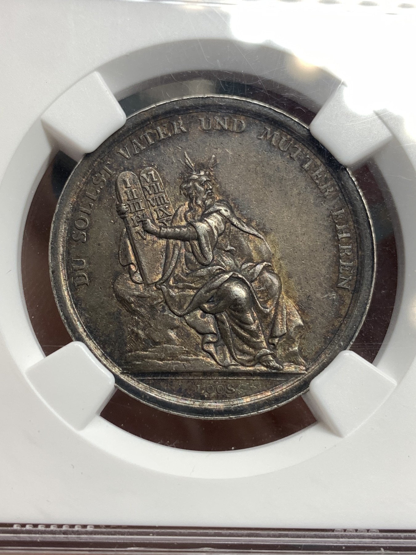 《竞宝斋》八角代币+章牌专场！第182场-周日，周一，周二 3场 (全场包邮) NGC AU50 德国 19世纪初儿童教育纪念银章 双面黑色包浆 双面带金彩，真正的黑金，LOOS作品，高浮雕