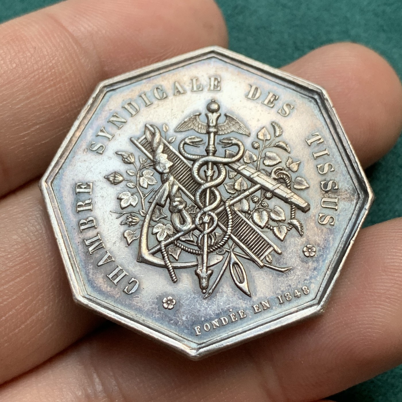 《竞宝斋》八角代币+章牌专场！第182场-周日，周一，周二 3场 (全场包邮) 法国塞纳河工会八角银质jeton，18.69g，35.7mm，手指边铭