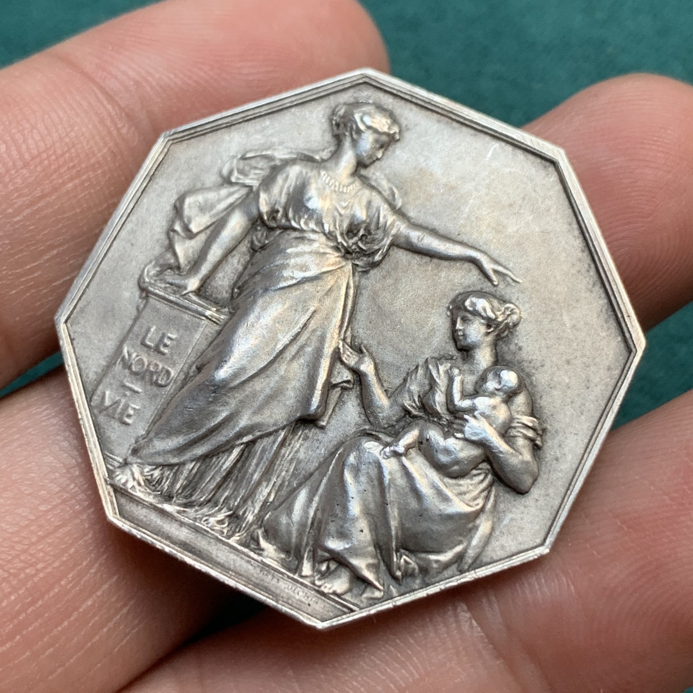 《竞宝斋》八角代币+章牌专场！第182场-周日，周一，周二 3场 (全场包邮) 法国北方保险公司八角银质代币，18.14g，35.5mm，菱形+银标，95%含银