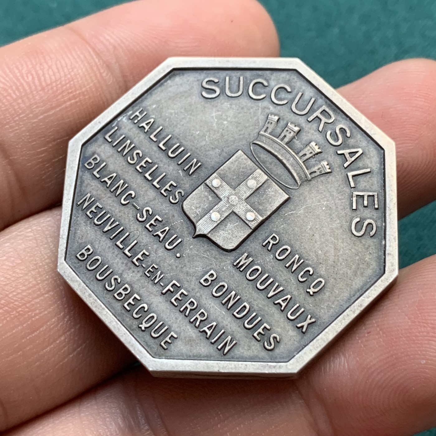 《竞宝斋》八角代币+章牌专场！第182场-周日，周一，周二 3场 (全场包邮) 法国图尔昆储蓄银行八角银章，31.5g，36mm，菱形银标，1952年为后刻，少见厚重