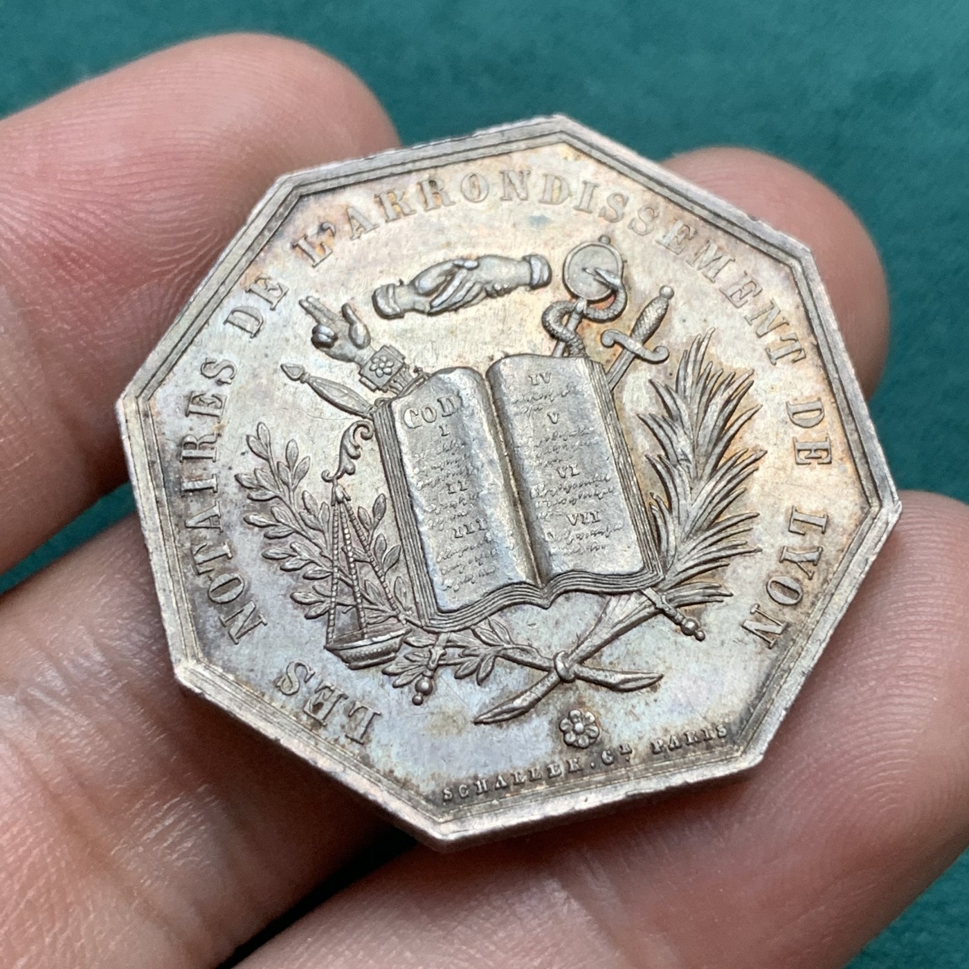 《竞宝斋》八角代币+章牌专场！第182场-周日，周一，周二 3场 (全场包邮) 法国1880-1898里昂公证人 银质八角代币，16.58克32.7毫米 丰饶角边铭