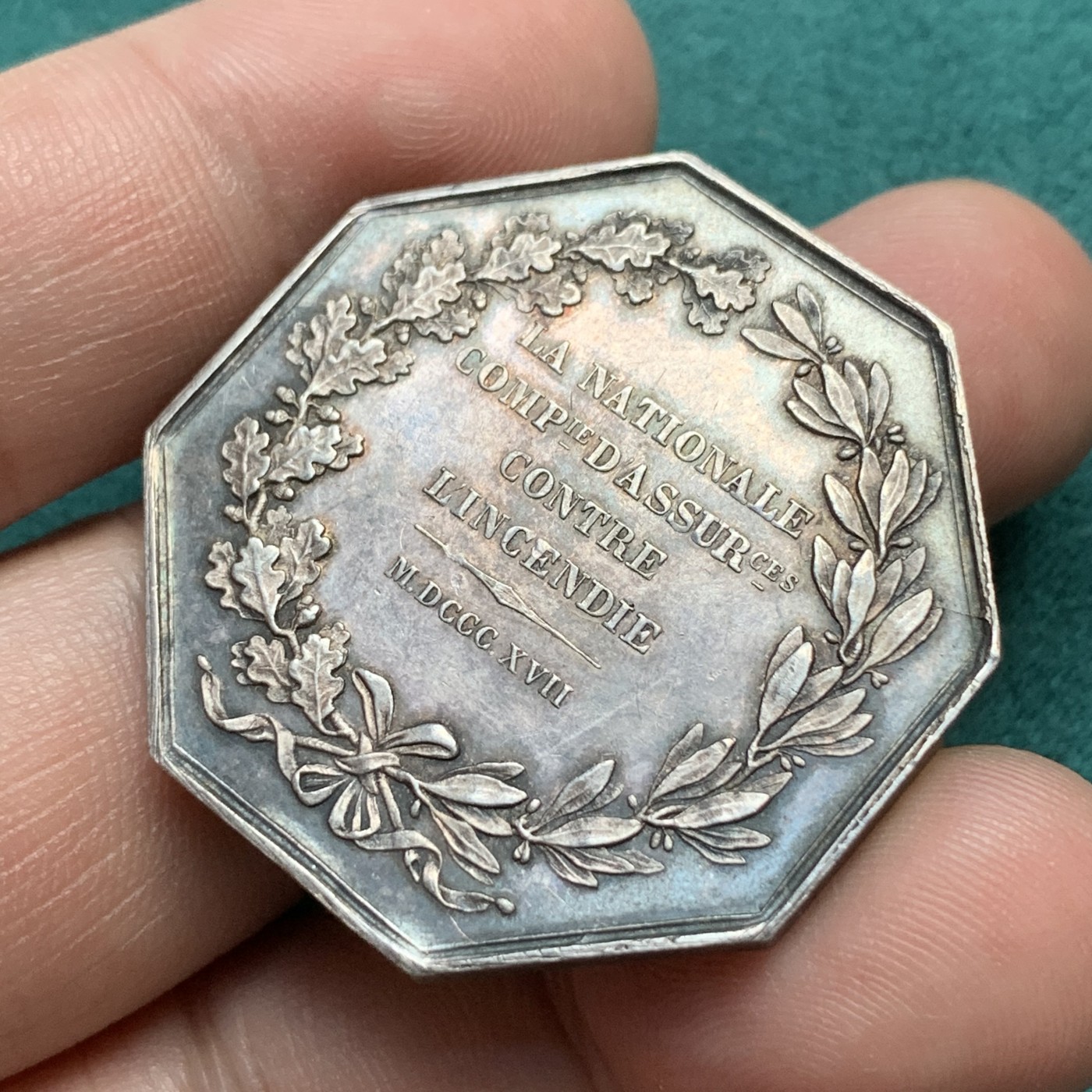 《竞宝斋》八角代币+章牌专场！第182场-周日，周一，周二 3场 (全场包邮) 法国皇家火灾保险公司八角银质代币，19.66g，36.2mm，蜜蜂边铭