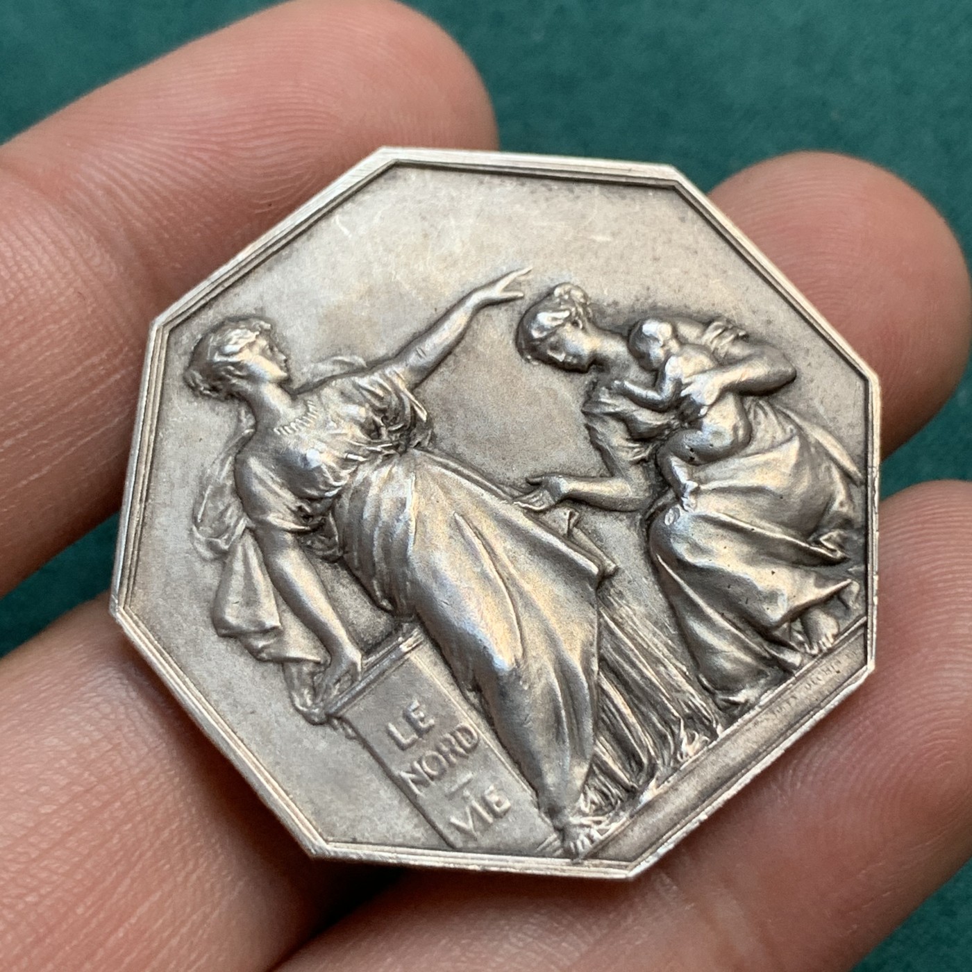 《竞宝斋》八角代币+章牌专场！第182场-周日，周一，周二 3场 (全场包邮) 法国北方保险公司八角银质代币，18.14g，35.5mm，菱形+银标，95%含银