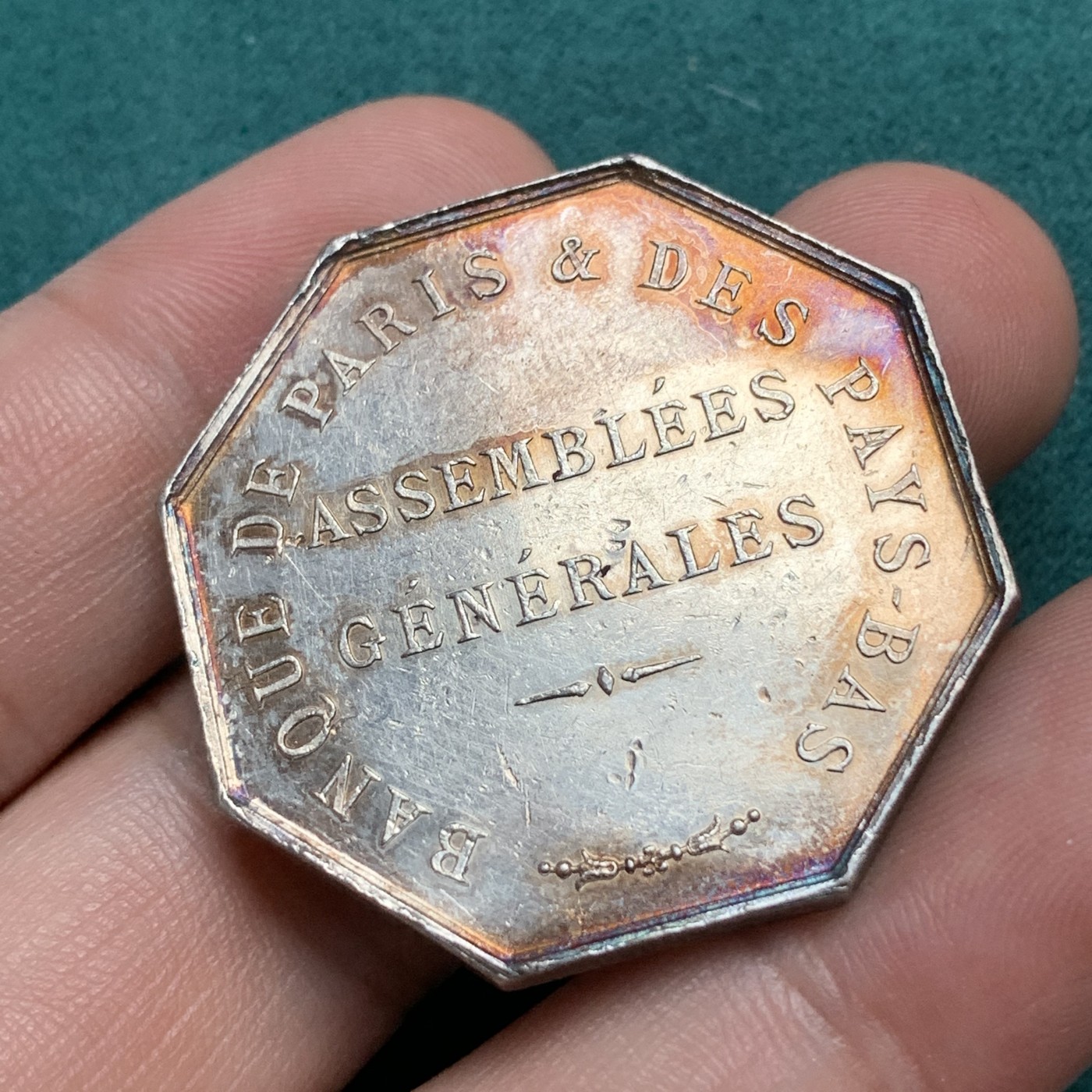 《竞宝斋》八角代币+章牌专场！第182场-周日，周一，周二 3场 (全场包邮) 法国八角银质代币，巴黎-荷兰银行，21.94g，36.2mm，丰饶角边铭，金黄包浆