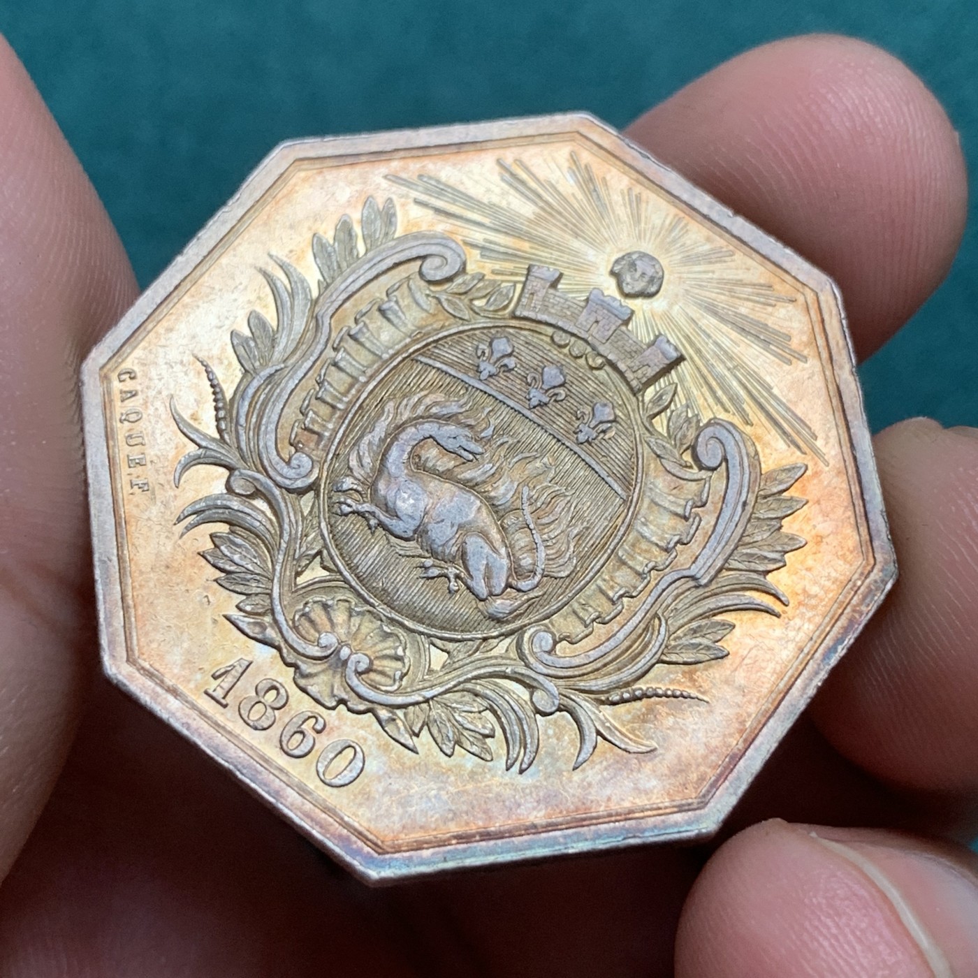 《竞宝斋》八角代币+章牌专场！第182场-周日，周一，周二 3场 (全场包邮) 法国勒阿弗尔海事保险公司八角银章jeton，19.01g，35.3mm，蜜蜂边铭，五彩包浆，少见地球品种