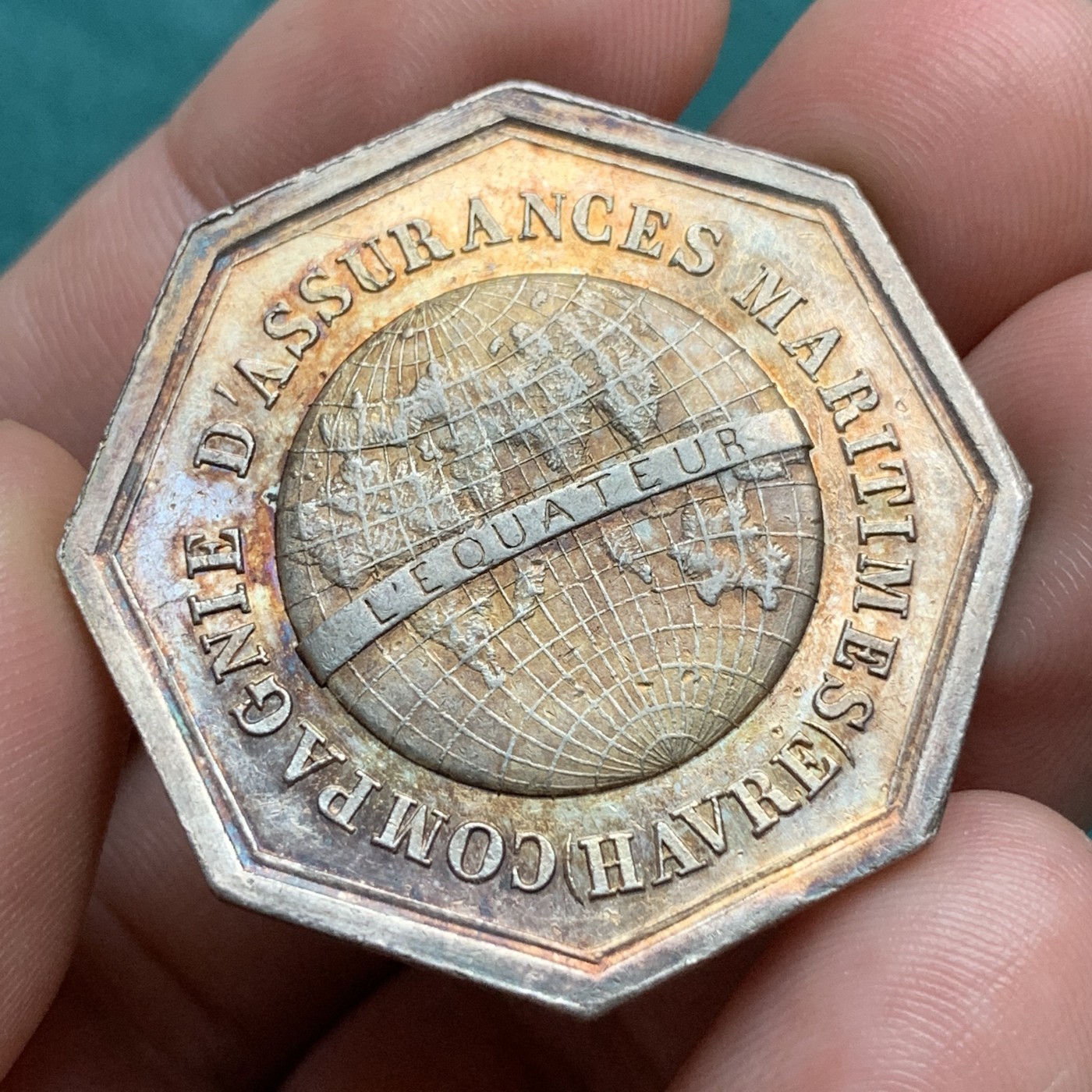 《竞宝斋》八角代币+章牌专场！第182场-周日，周一，周二 3场 (全场包邮) 法国勒阿弗尔海事保险公司八角银章jeton，19.01g，35.3mm，蜜蜂边铭，五彩包浆，少见地球品种