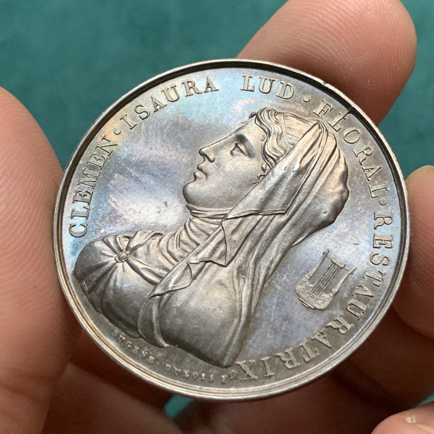 《竞宝斋》八角代币+章牌专场！第182场-周日，周一，周二 3场 (全场包邮) 法国图卢兹花卉银质jeton，女诗人克莱门·伊索尔，17.01g，35.5mm，手指边铭（1845-1860），品相完好，包浆漂亮