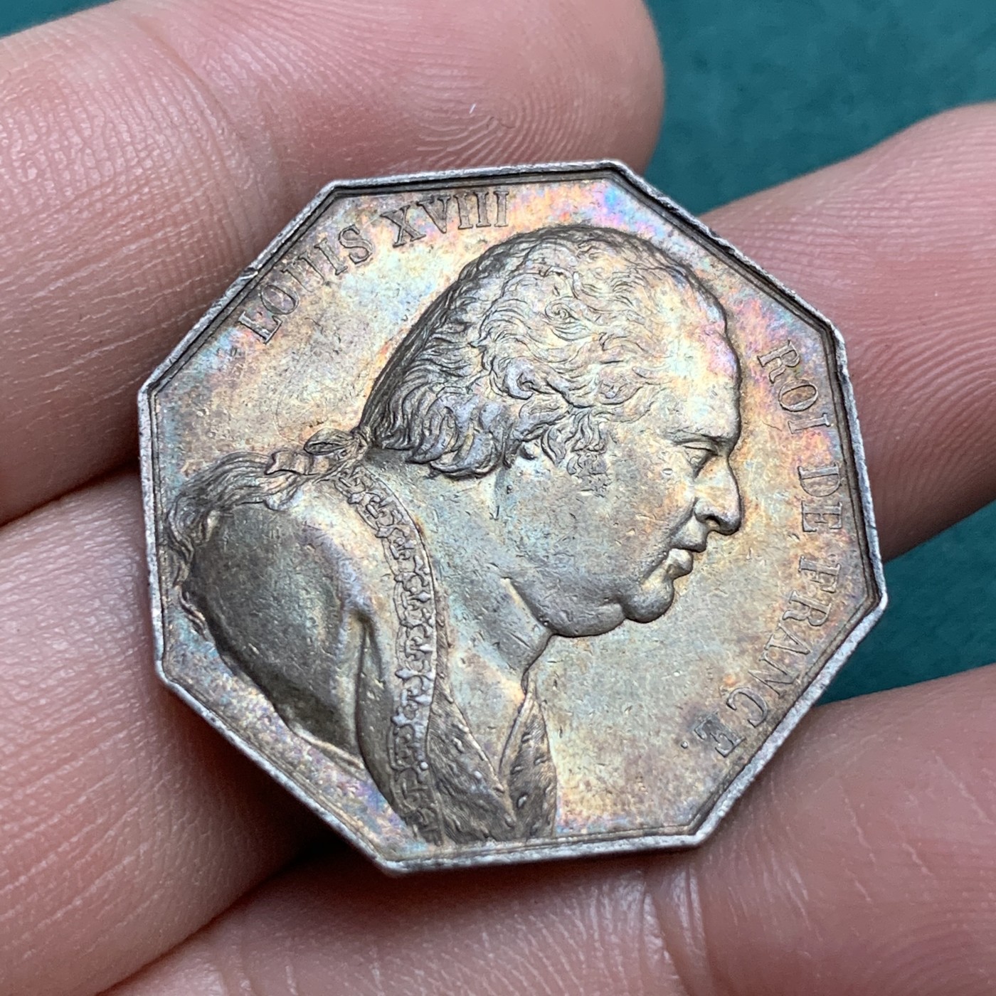 《竞宝斋》八角代币+章牌专场！第182场-周日，周一，周二 3场 (全场包邮) 法国卡尔卡松商会八角银质代币，10.12g，29.3mm，早期无边铭，五彩包浆，少见品种