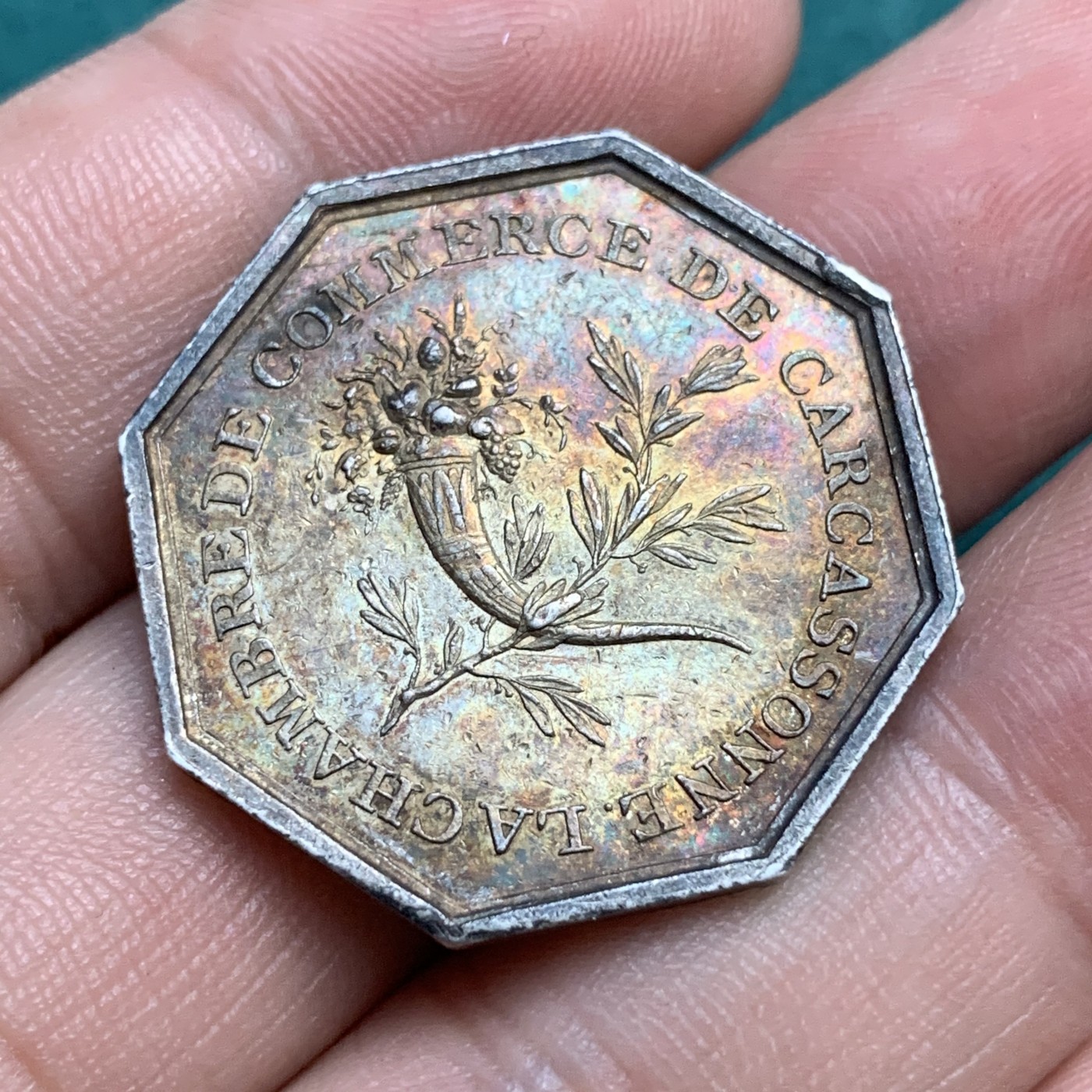 《竞宝斋》八角代币+章牌专场！第182场-周日，周一，周二 3场 (全场包邮) 法国卡尔卡松商会八角银质代币，10.12g，29.3mm，早期无边铭，五彩包浆，少见品种