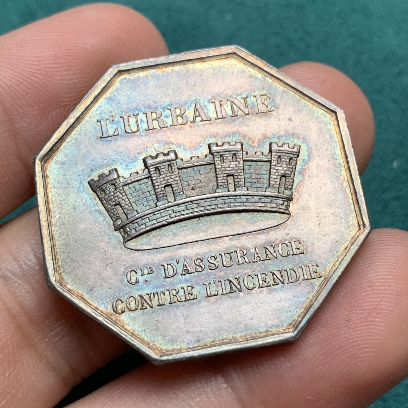 《竞宝斋》八角代币+章牌专场！第182场-周日，周一，周二 3场 (全场包邮) 法国城市火灾保险公司八角银章，四皇冠版，19.03g，34.4mm，油灯边铭，五彩包浆，底板好