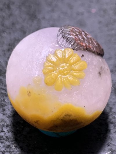 精美亚光高玉化冰飘战国红玛瑙手工俏色巧护花使者随形珠子一颗！ 精美亚光高玉化冰飘战国红玛瑙手工俏色巧护花使者随形珠子一颗！