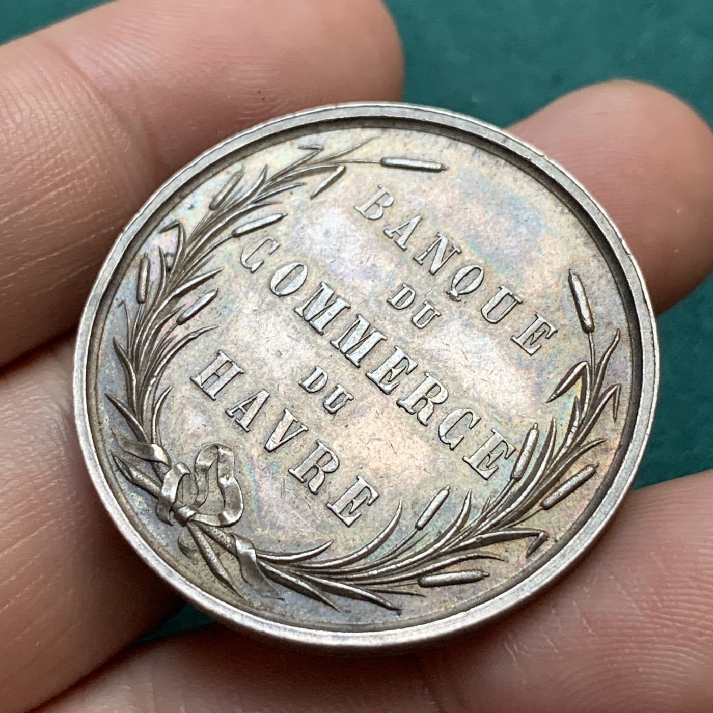 《竞宝斋》八角代币+章牌专场！第182场-周日，周一，周二 3场 (全场包邮) 法国勒阿弗尔商业银行银质代币，19.85g，35.8mm，蜜蜂边铭，金黄包浆，少见品种