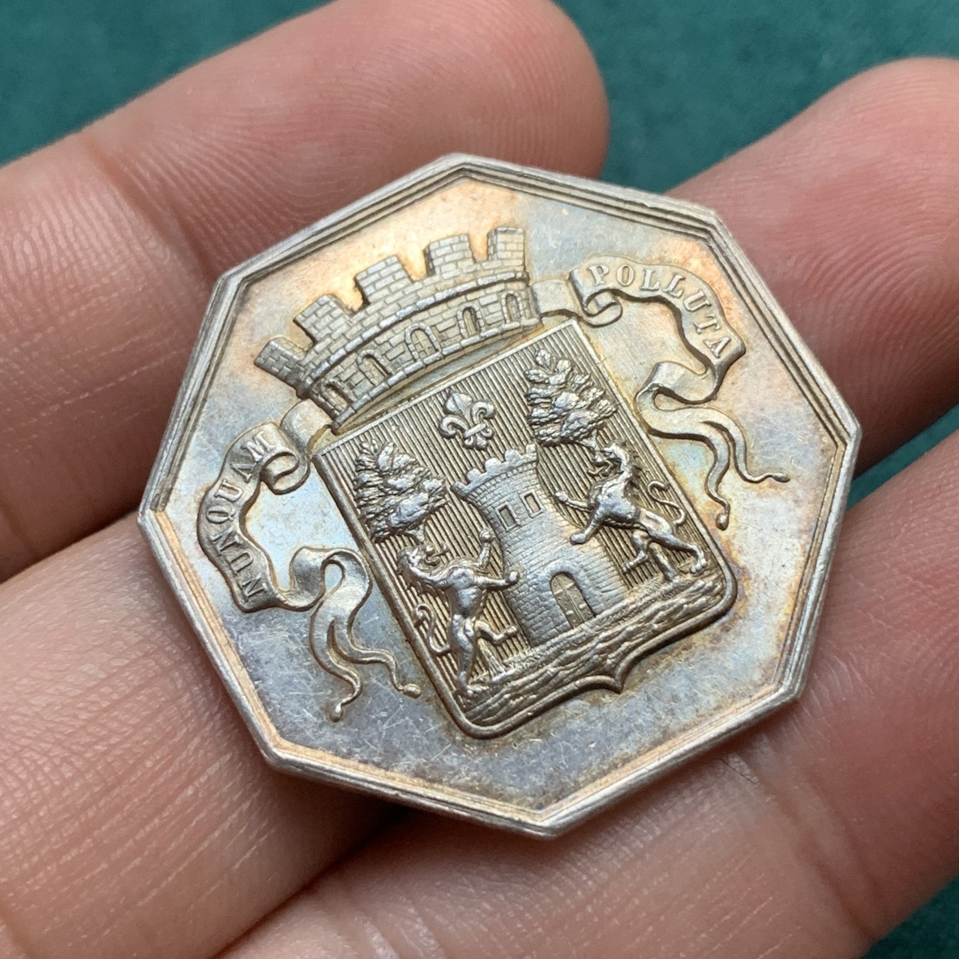 《竞宝斋》八角代币+章牌专场！第182场-周日，周一，周二 3场 (全场包邮) 法国1834年巴约讷储蓄银行JETON银质八角，13.29g，31.2mm，丰饶角边铭