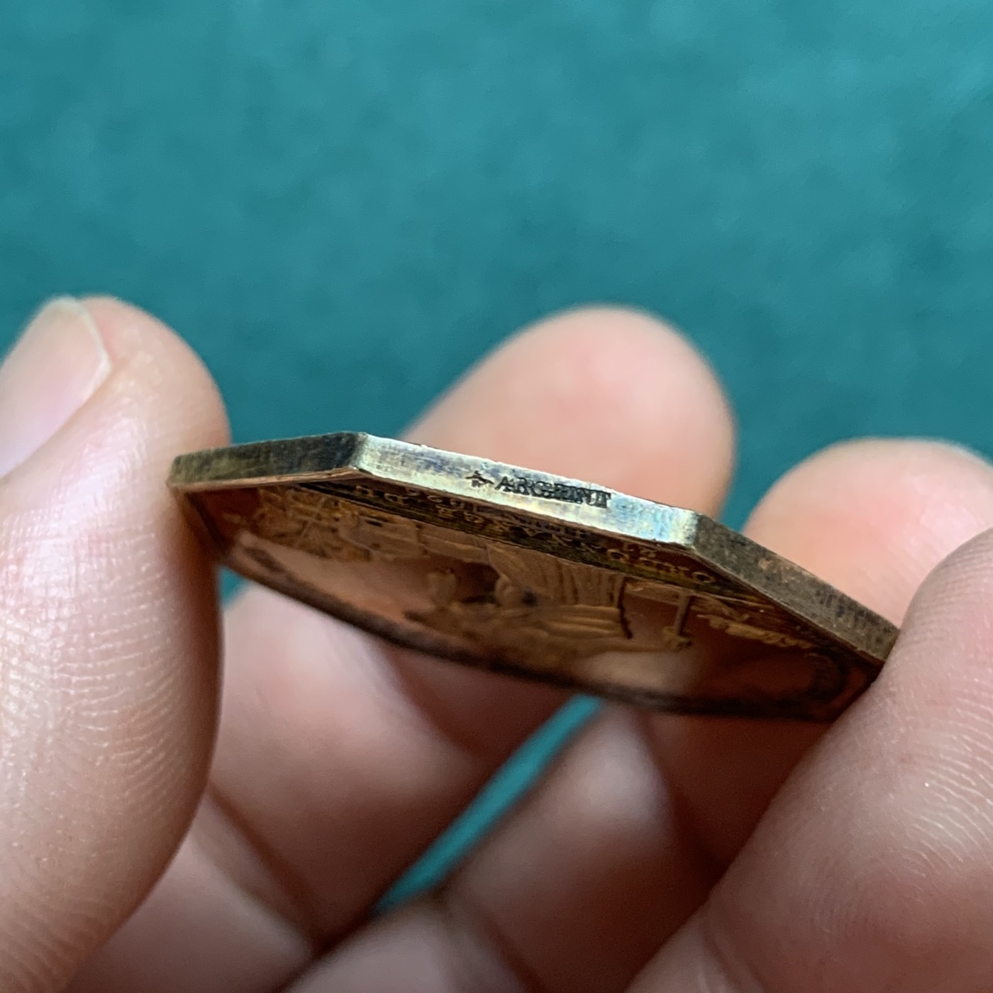 《竞宝斋》八角代币+章牌专场！第182场-周日，周一，周二 3场 (全场包邮) 法国 少见克莱蒙商会镀金八角银质代币，30.6mm，12.00g，蜜蜂边铭（1860-1879）