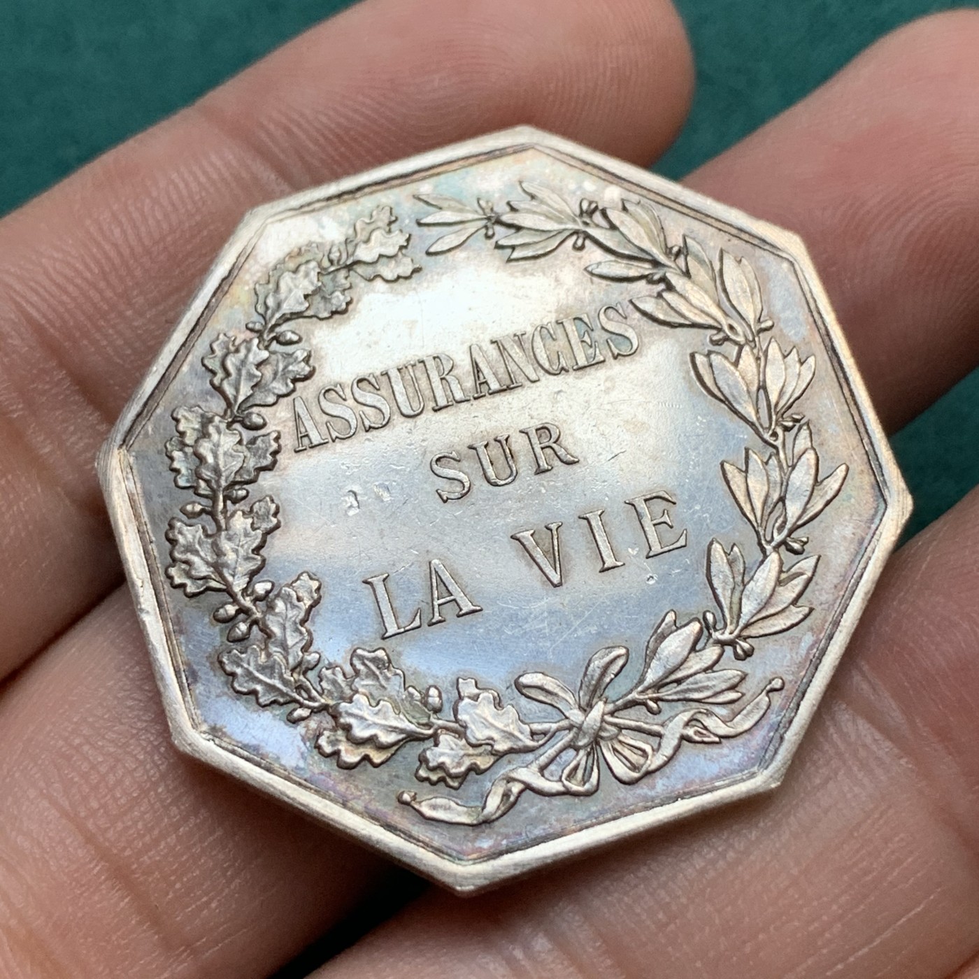 《竞宝斋》八角代币+章牌专场！第182场-周日，周一，周二 3场 (全场包邮) 法国八角银质代币，法国人寿保险，19.42g，36.3mm，丰饶角边铭