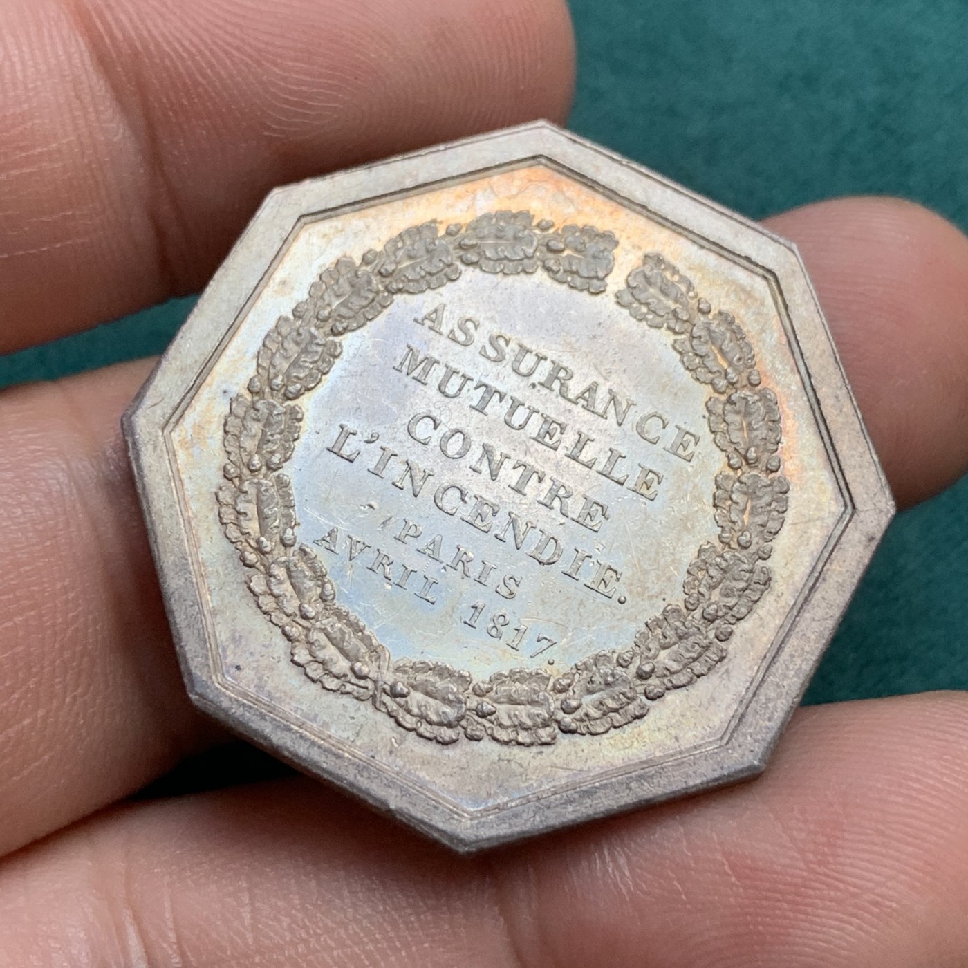 《竞宝斋》八角代币+章牌专场！第182场-周日，周一，周二 3场 (全场包邮) 法国1818年巴黎火灾互助保险公司八角银质jeton，14.89g，33.7mm，早期无边铭，原味金黄小火龙