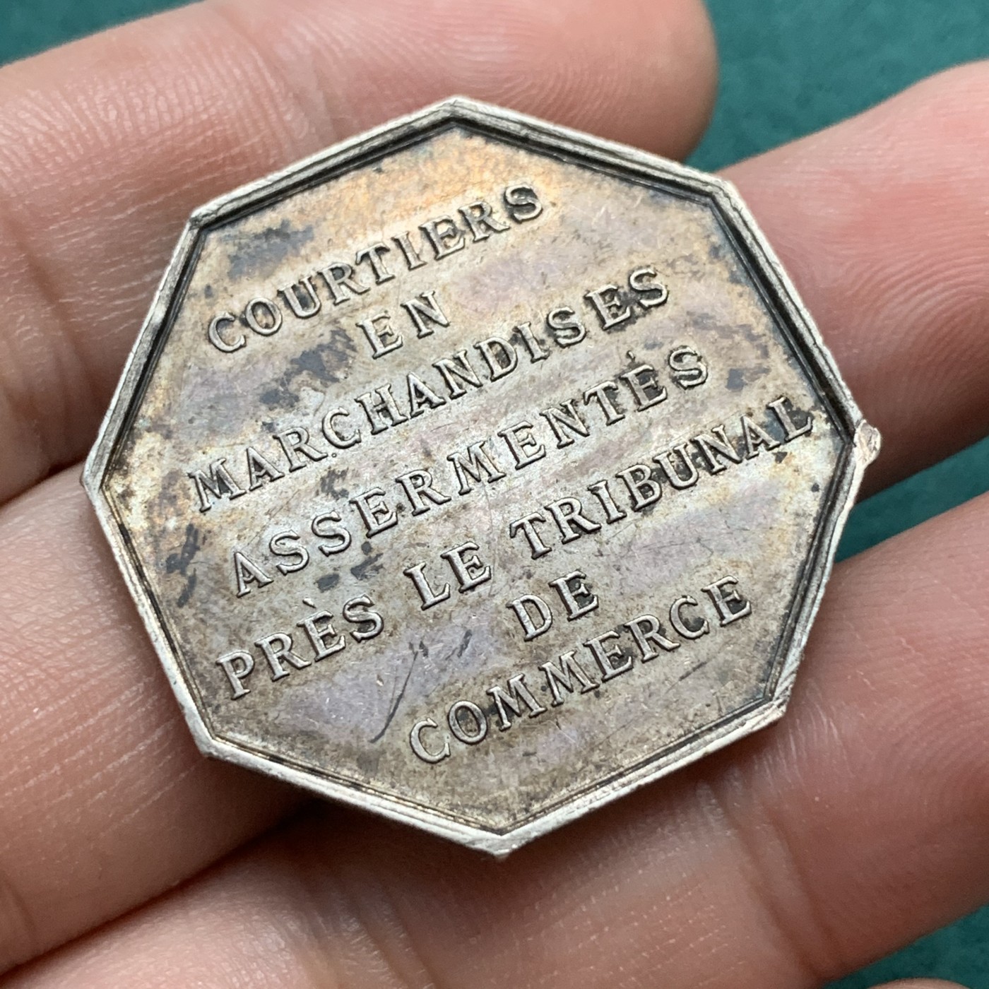 《竞宝斋》八角代币+章牌专场！第182场-周日，周一，周二 3场 (全场包邮) 法国勒阿弗尔工会八角银质jeton，14.94g，32.9mm，无边铭，带有典型勒阿弗尔地区太阳脸和火龙纹章标志