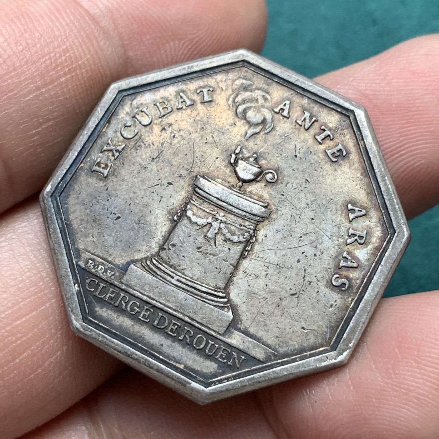 《竞宝斋》八角代币+章牌专场！第182场-周日，周一，周二 3场 (全场包邮) 法国1778年鲁昂拉罗什福科神职人员银质八角jeton，13.93g，33.2mm，早期无边铭，五彩包浆