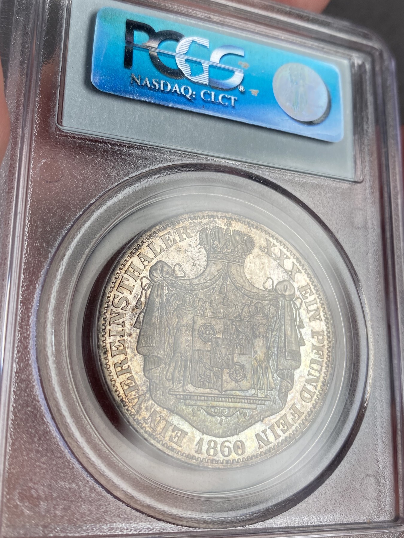 万国钱币拍卖第012期（视频直播专场） PCGS PR64CAM 1860德国绍姆堡利普精制天使泰勒，连同普制的发行量只有8000多枚，精制可以说是凤毛麟角，比1865天使泰勒精制少见很多，镜面凝霜感强烈，一眼区分，pc唯一冠军分，下面只有一枚62，难得老盒配置高清大图。