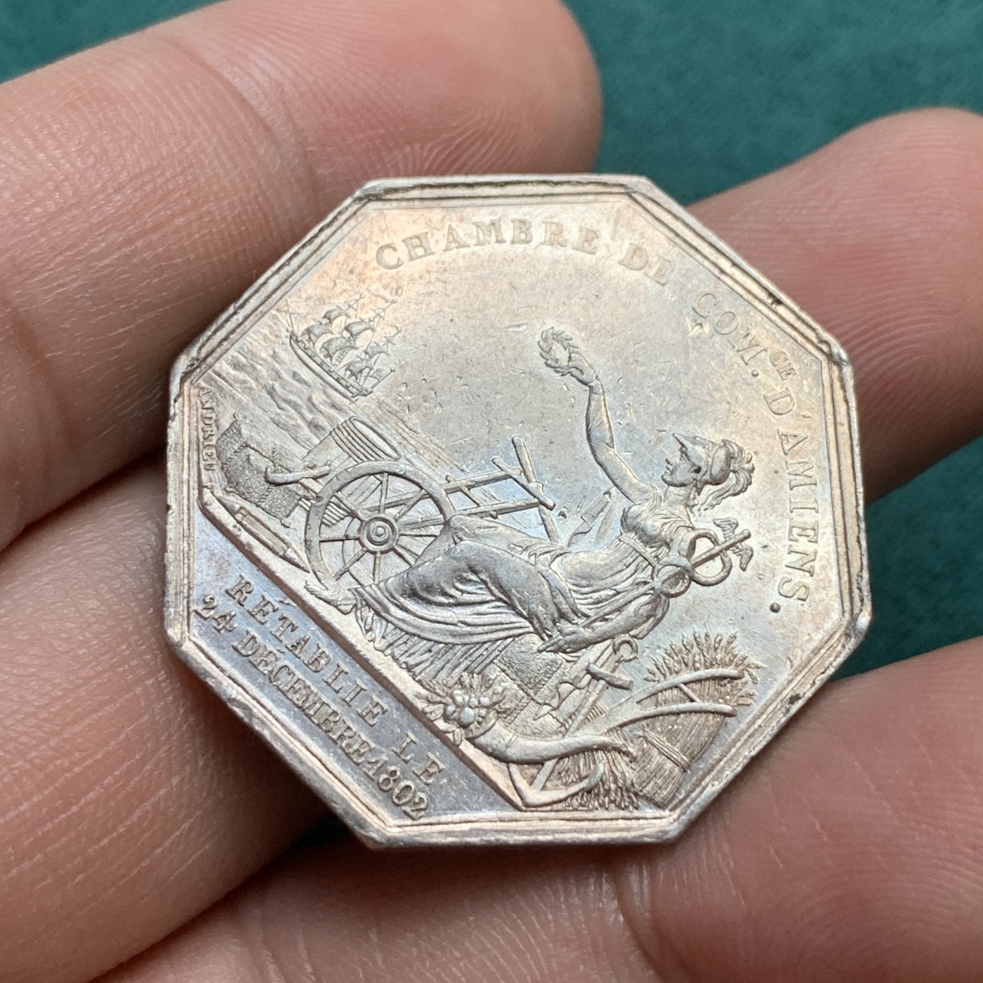 《竞宝斋》八角代币+章牌专场！第182场-周日，周一，周二 3场 (全场包邮) 法国八角银质代币，亚眠商会，12.51g，31.7mm，油灯边铭