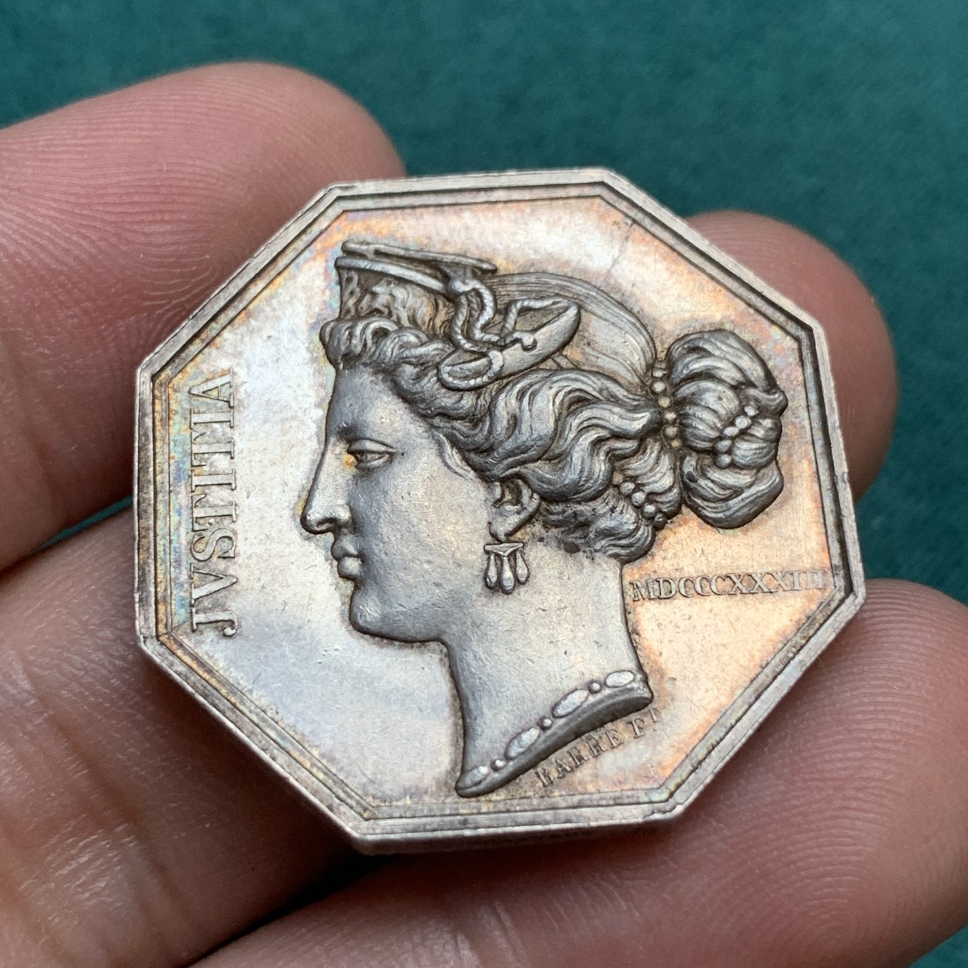 《竞宝斋》八角代币+章牌专场！第182场-周日，周一，周二 3场 (全场包邮) 少见的法国特鲁瓦地区公证人八角银质代币，13.74g，30.5mm，手指边铭，黄油彩