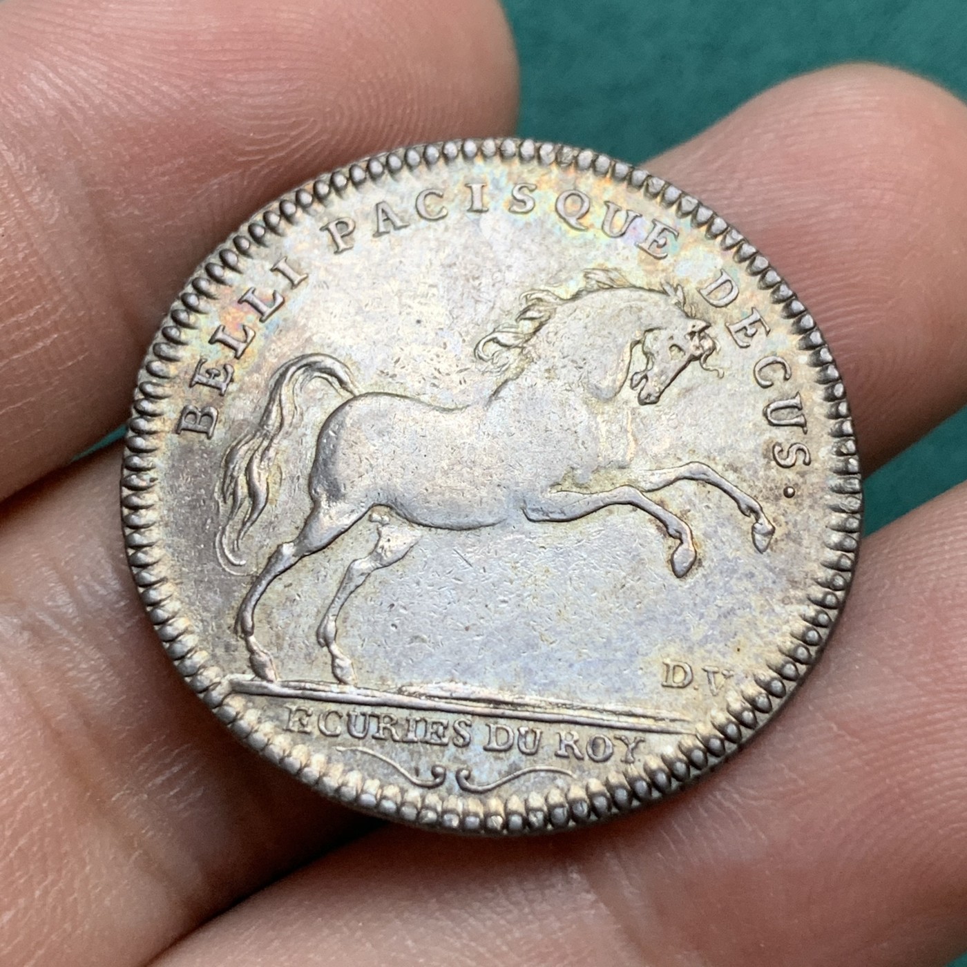 《竞宝斋》八角代币+章牌专场！第182场-周日，周一，周二 3场 (全场包邮) 少见的法国路易十五时期国王的马厩银质jeton，7.12g，29mm，铭文：战争与和平都是好的